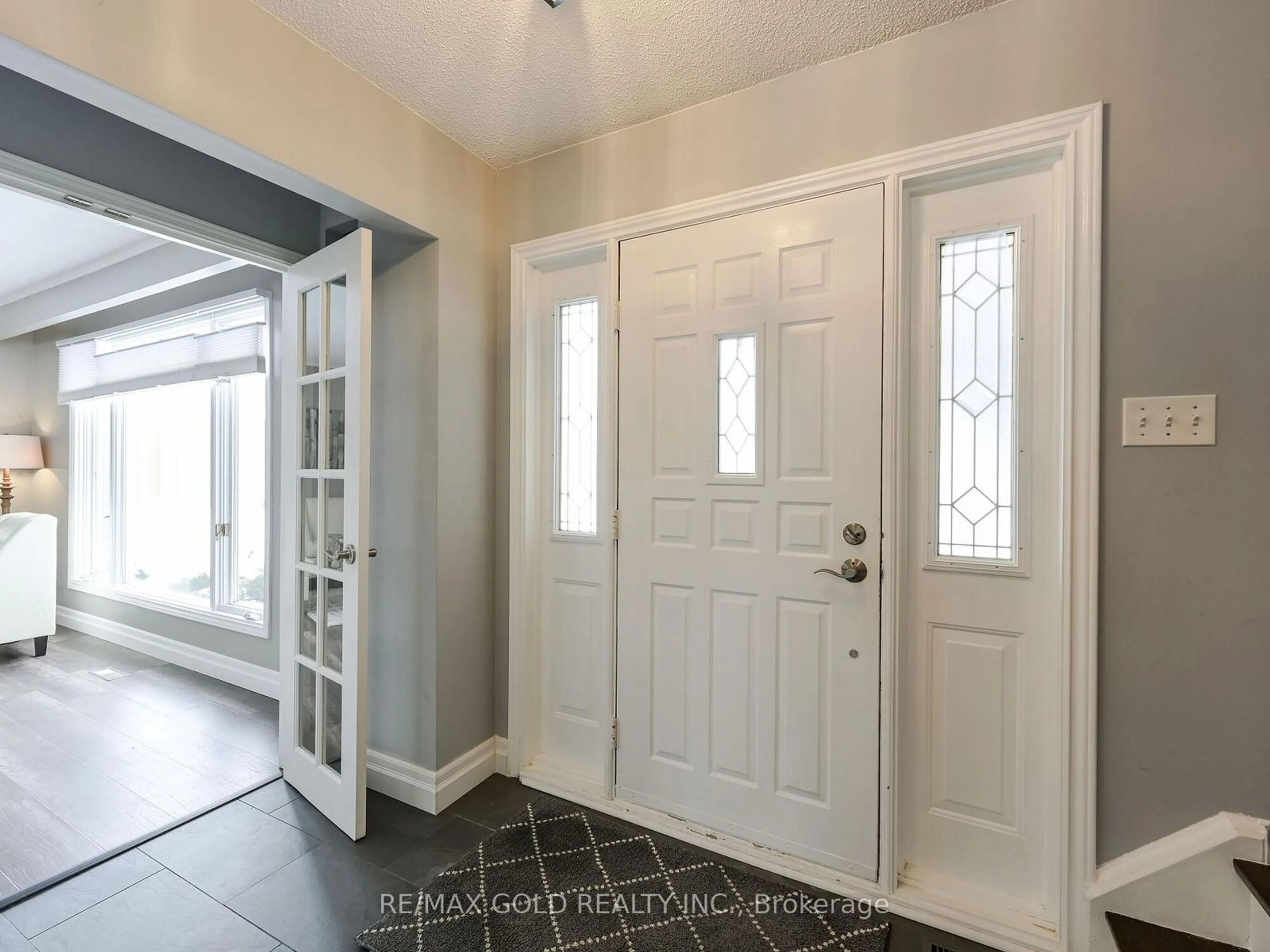 Indoor entryway for 1 Birch St, Orangeville Ontario L9W 3E8