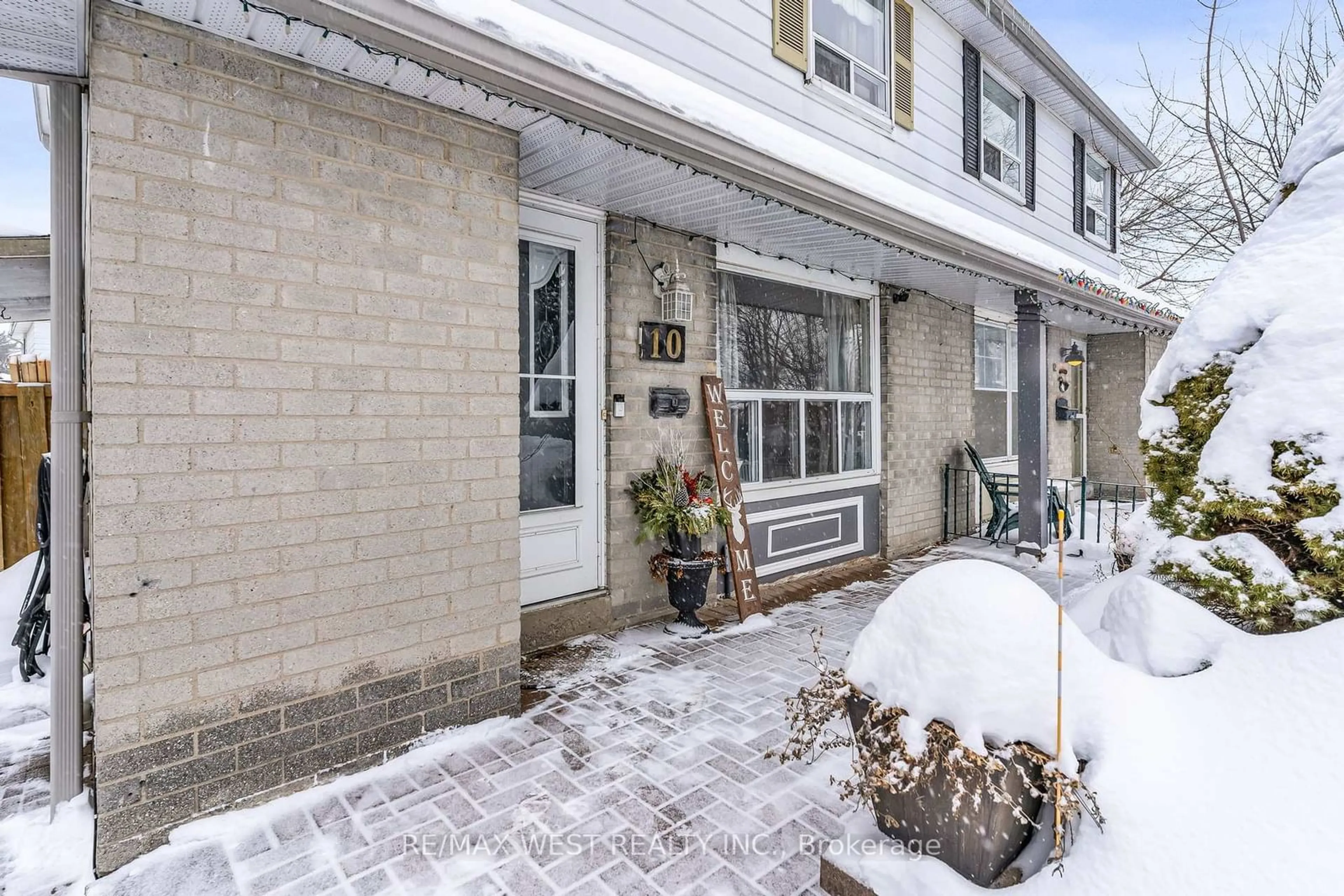 Patio, street for 10 Greenwood Cres, Brampton Ontario L6S 1T3