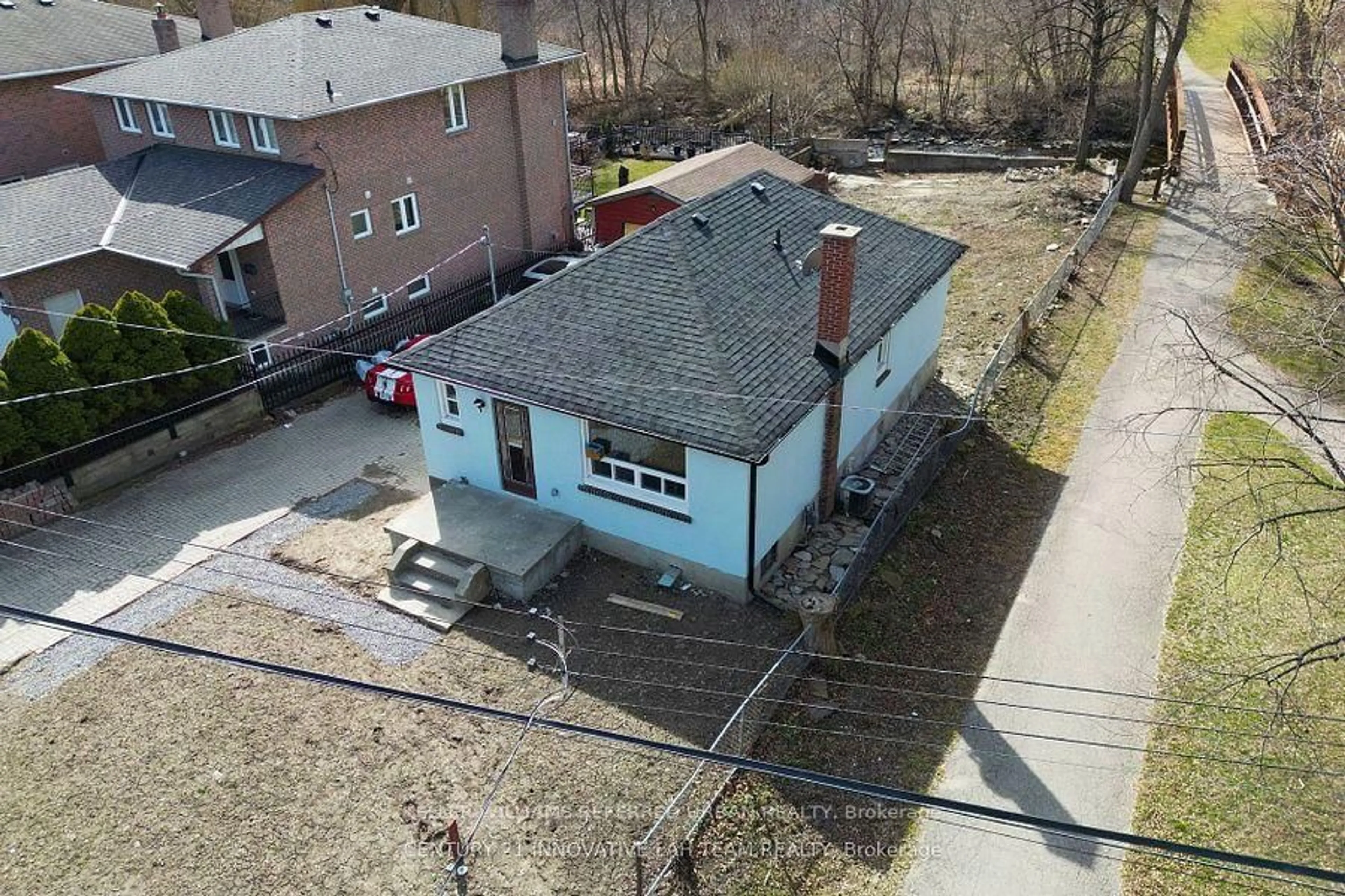 A pic from outside/outdoor area/front of a property/back of a property/a pic from drone, building for 26 Bonnyview Dr, Toronto Ontario M8Y 3G6