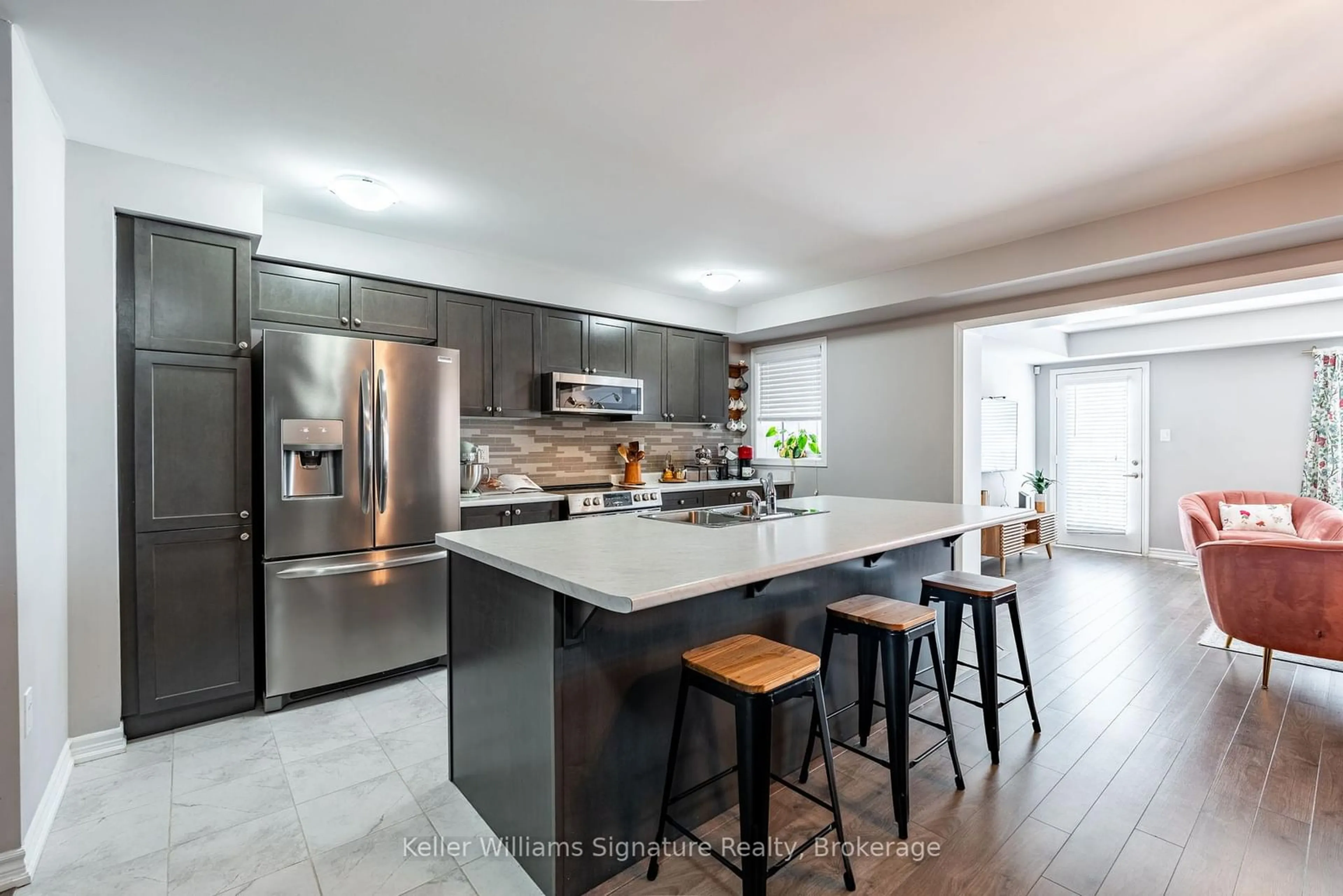 Contemporary kitchen, unknown for 1222 Rose Way #14, Milton Ontario L9E 1P2