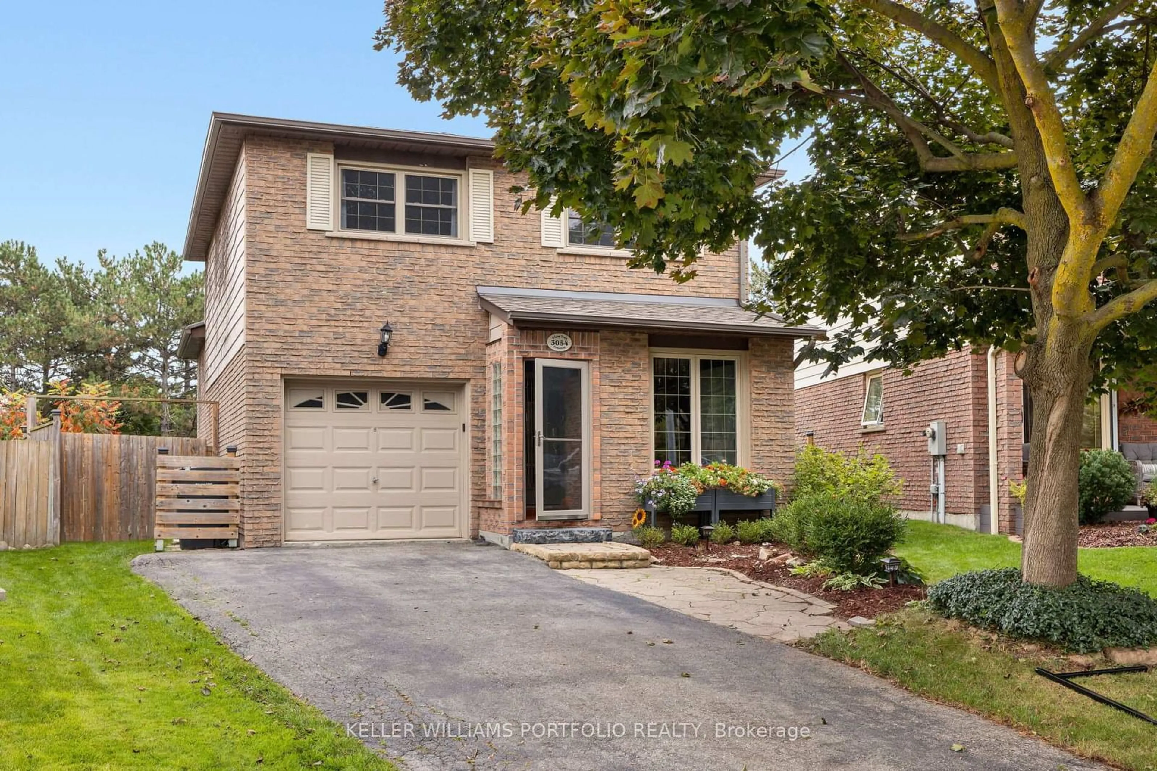 Home with brick exterior material, street for 3054 Plum Tree Cres, Mississauga Ontario L5N 4W6