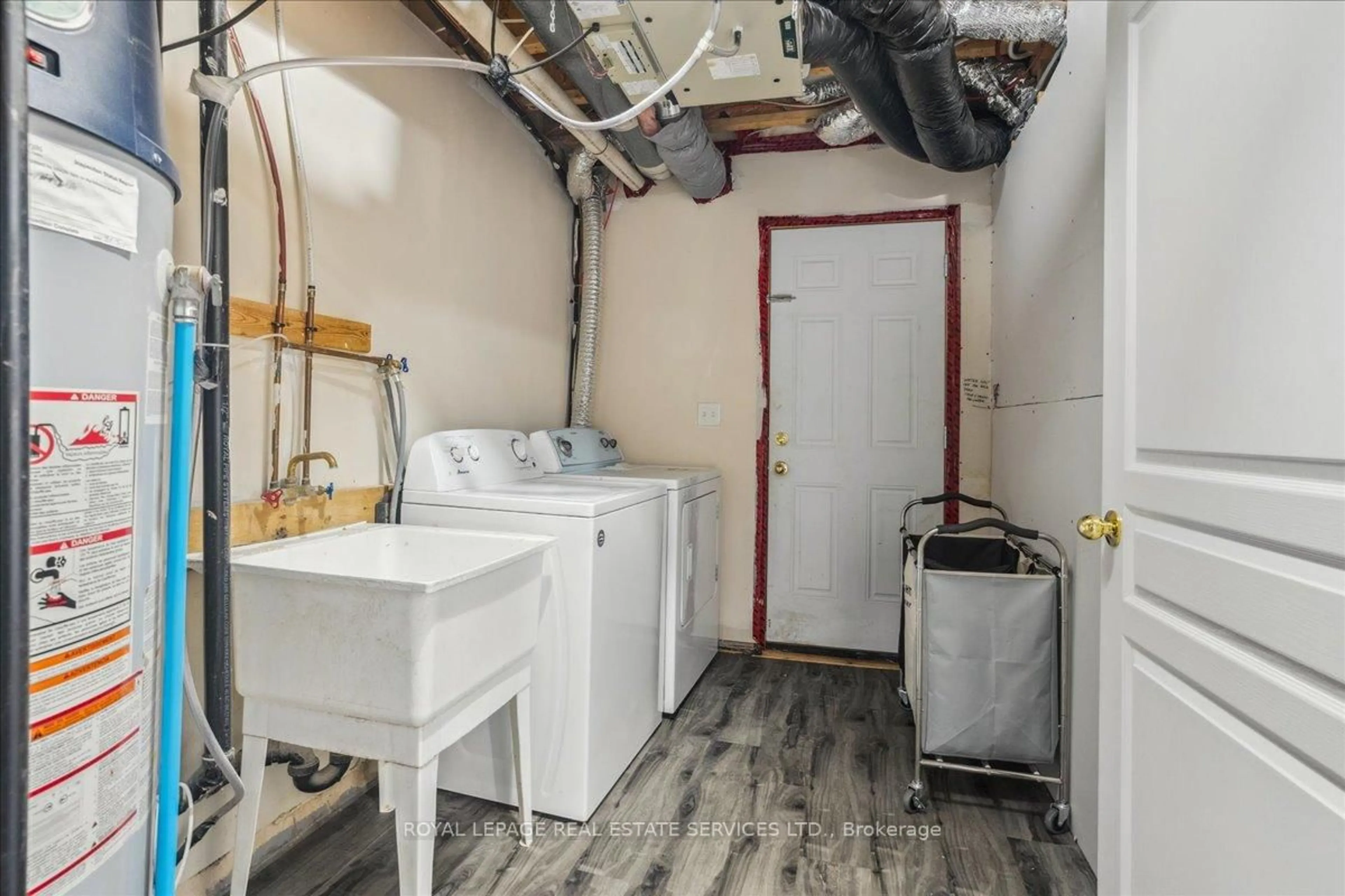 Laundry room for 2187 Fiddlers Way #46, Oakville Ontario L6M 0L6