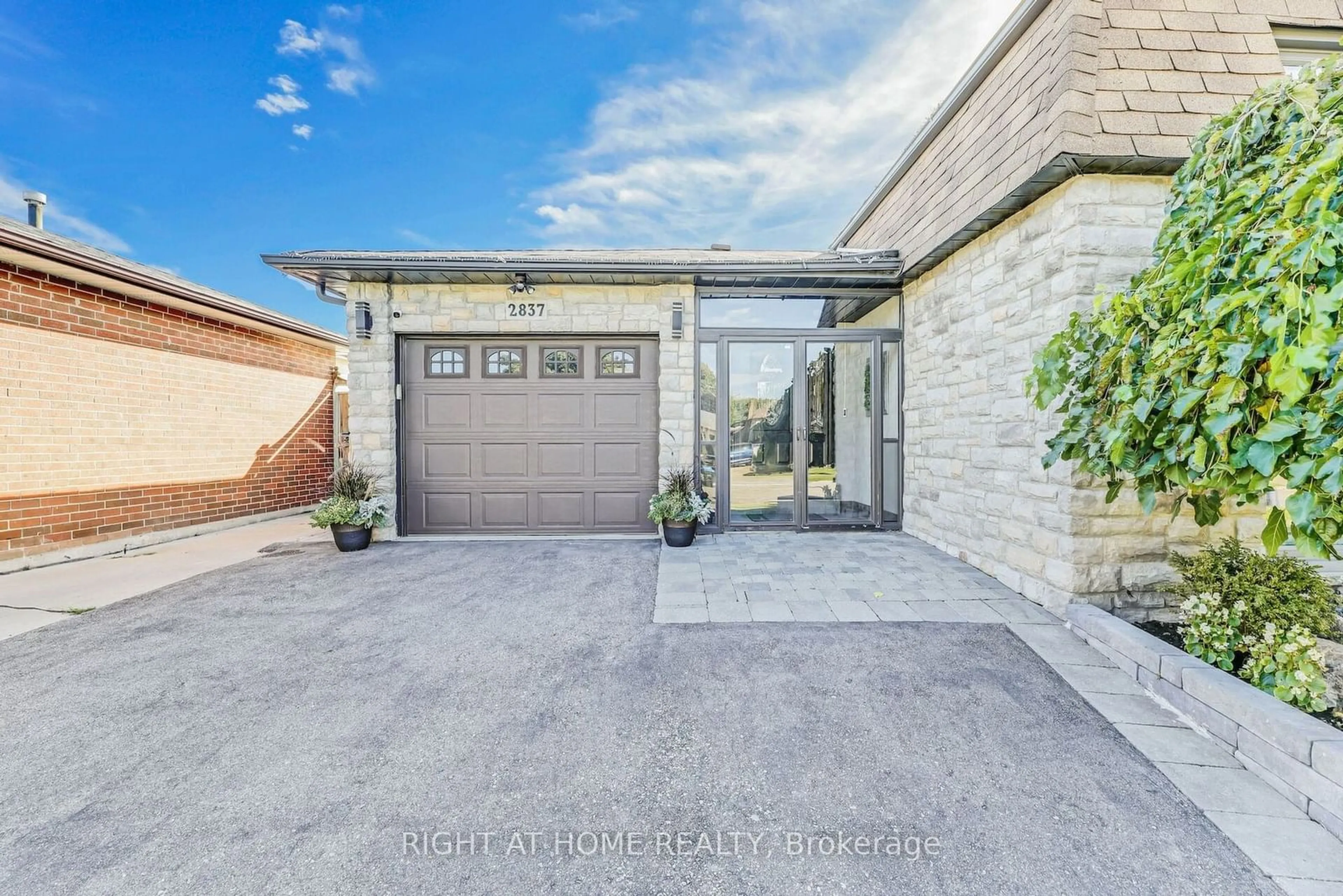 Unknown for 2837 Kingsberry Cres, Mississauga Ontario L5B 2K6