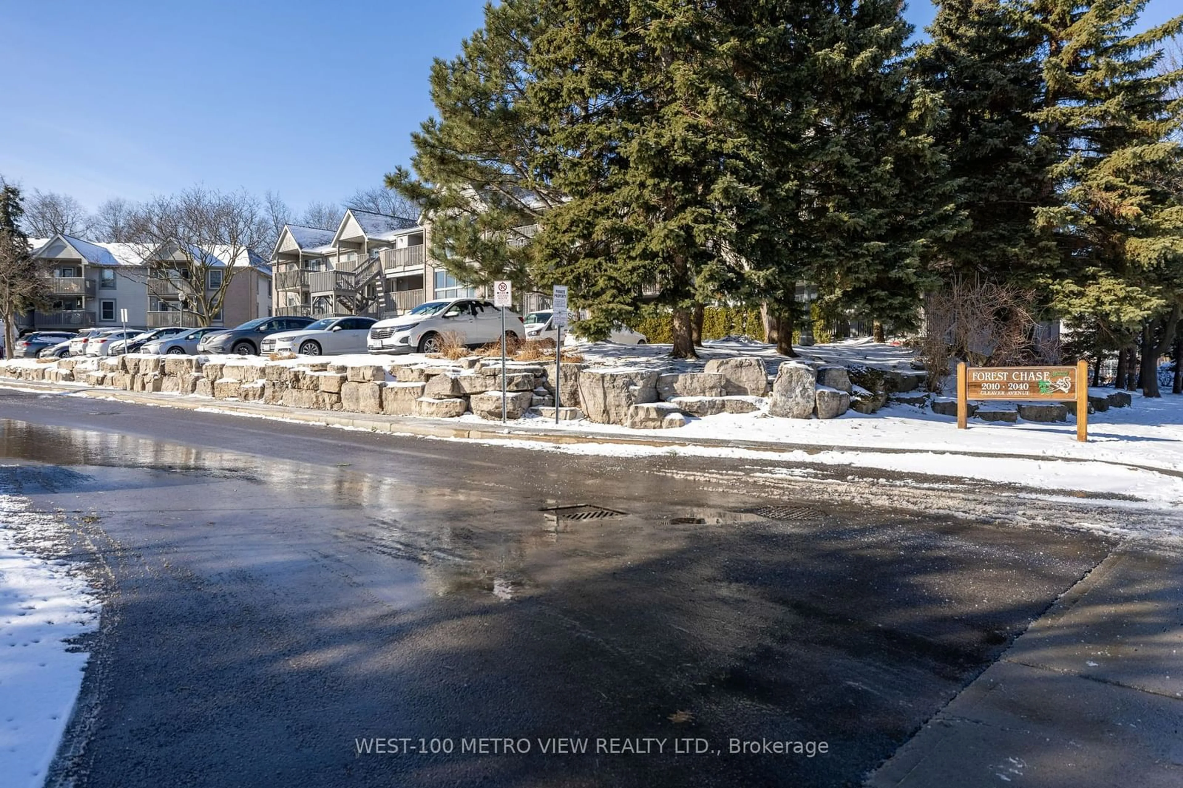 Patio, mountain view for 2040 Cleaver Ave #209, Burlington Ontario L7M 4C4