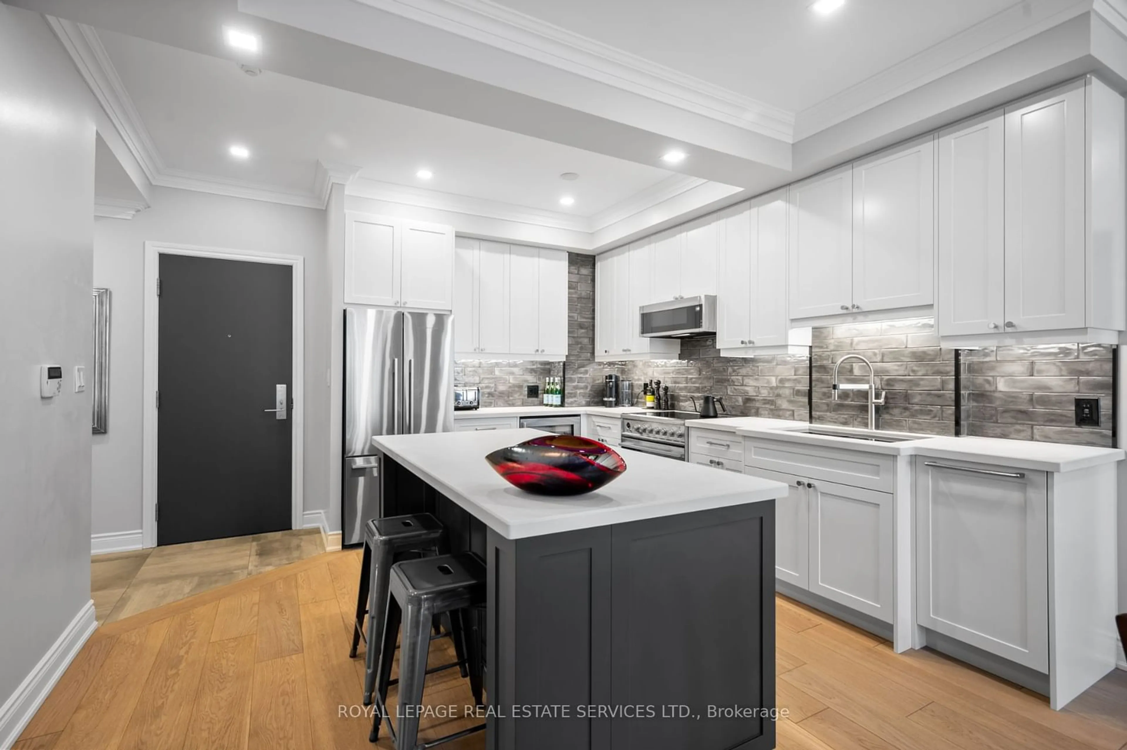 Contemporary kitchen, unknown for 25 Earlington Ave ##422, Toronto Ontario M8X 3A3