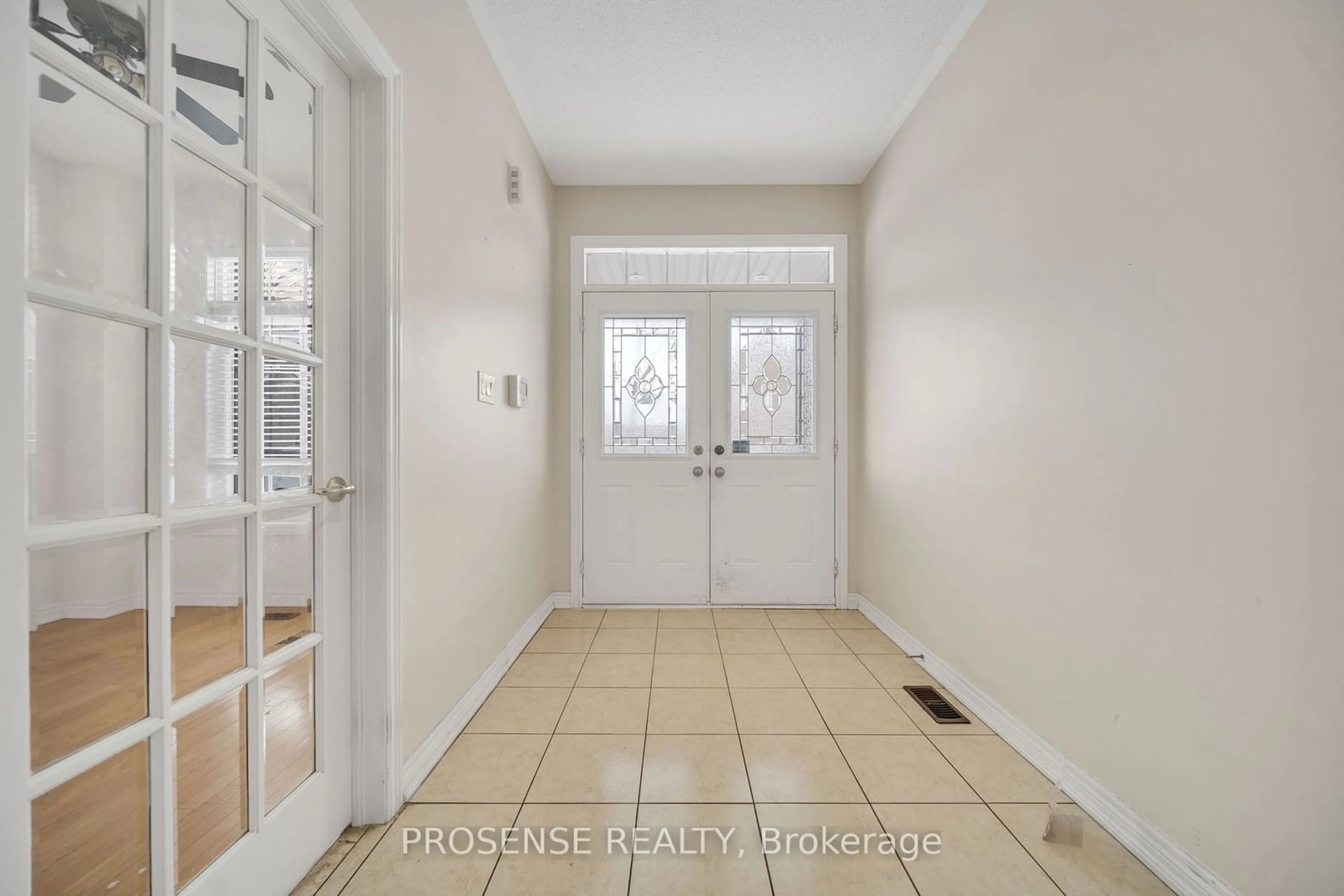 Indoor entryway for 13 Purebrook Cres, Brampton Ontario L6P 2L5