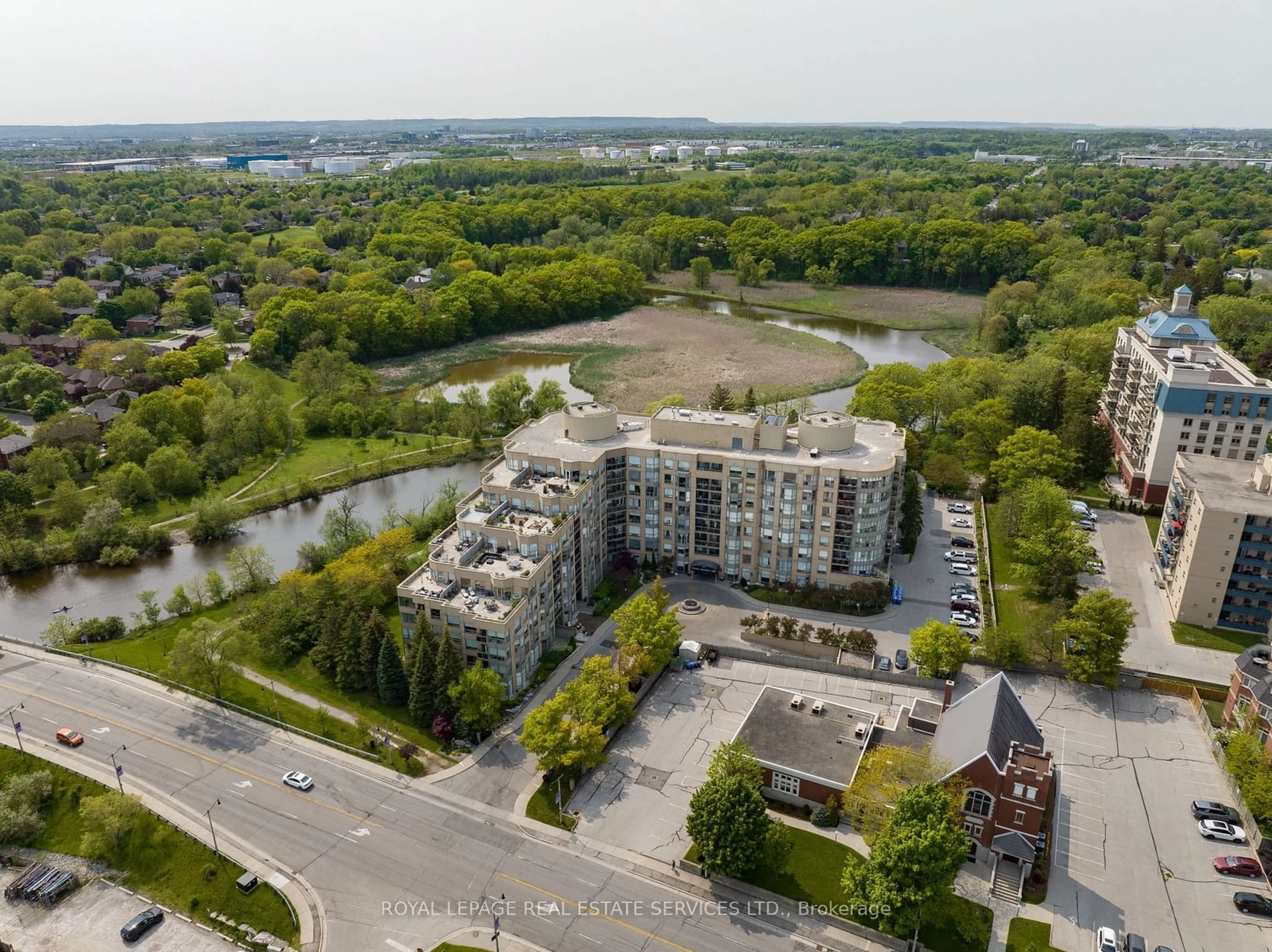 A pic from outside/outdoor area/front of a property/back of a property/a pic from drone, unknown for 2511 Lakeshore Rd #214, Oakville Ontario L6L 6L9