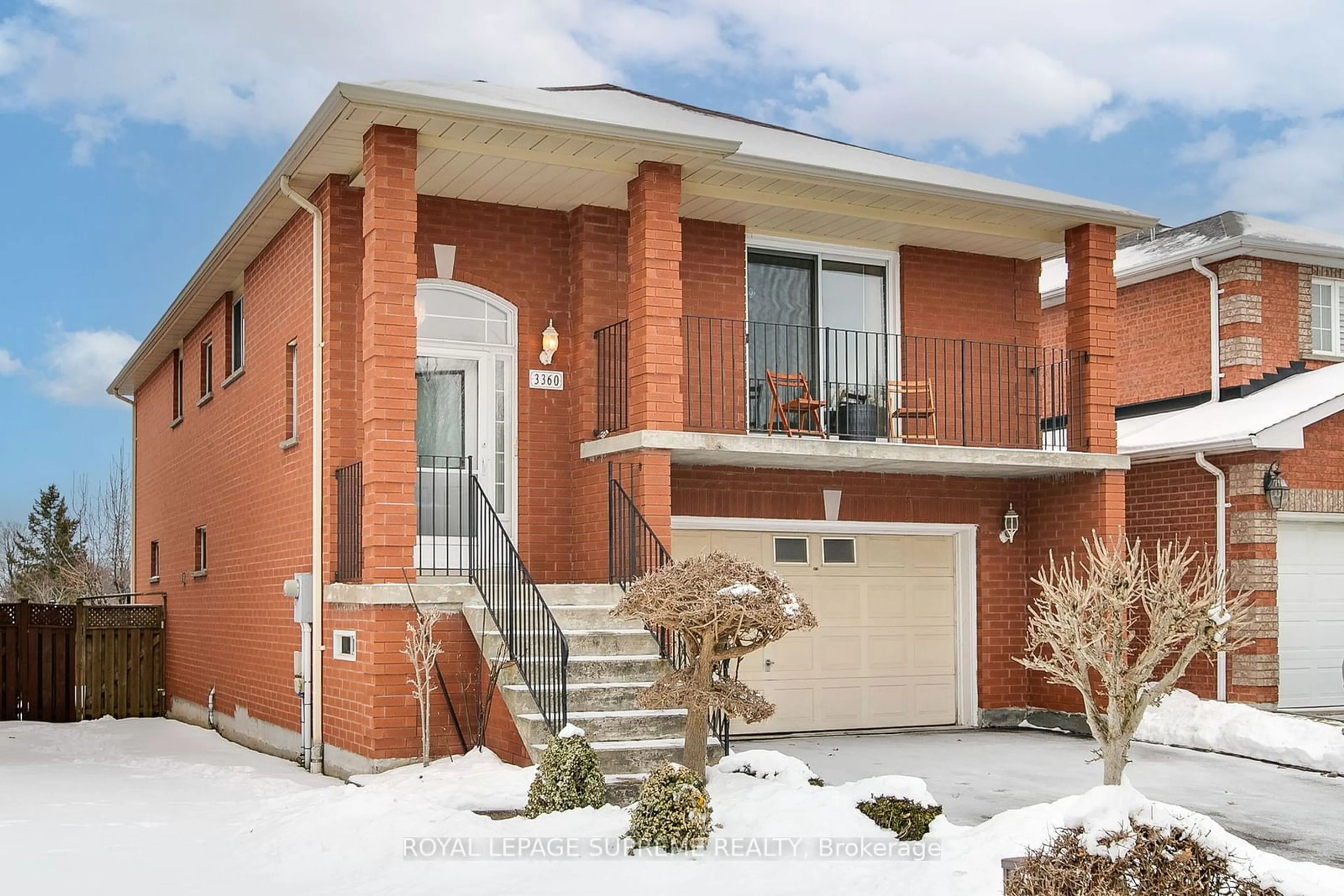 Home with brick exterior material, street for 3360 Chimo Crt, Mississauga Ontario L5B 4C4