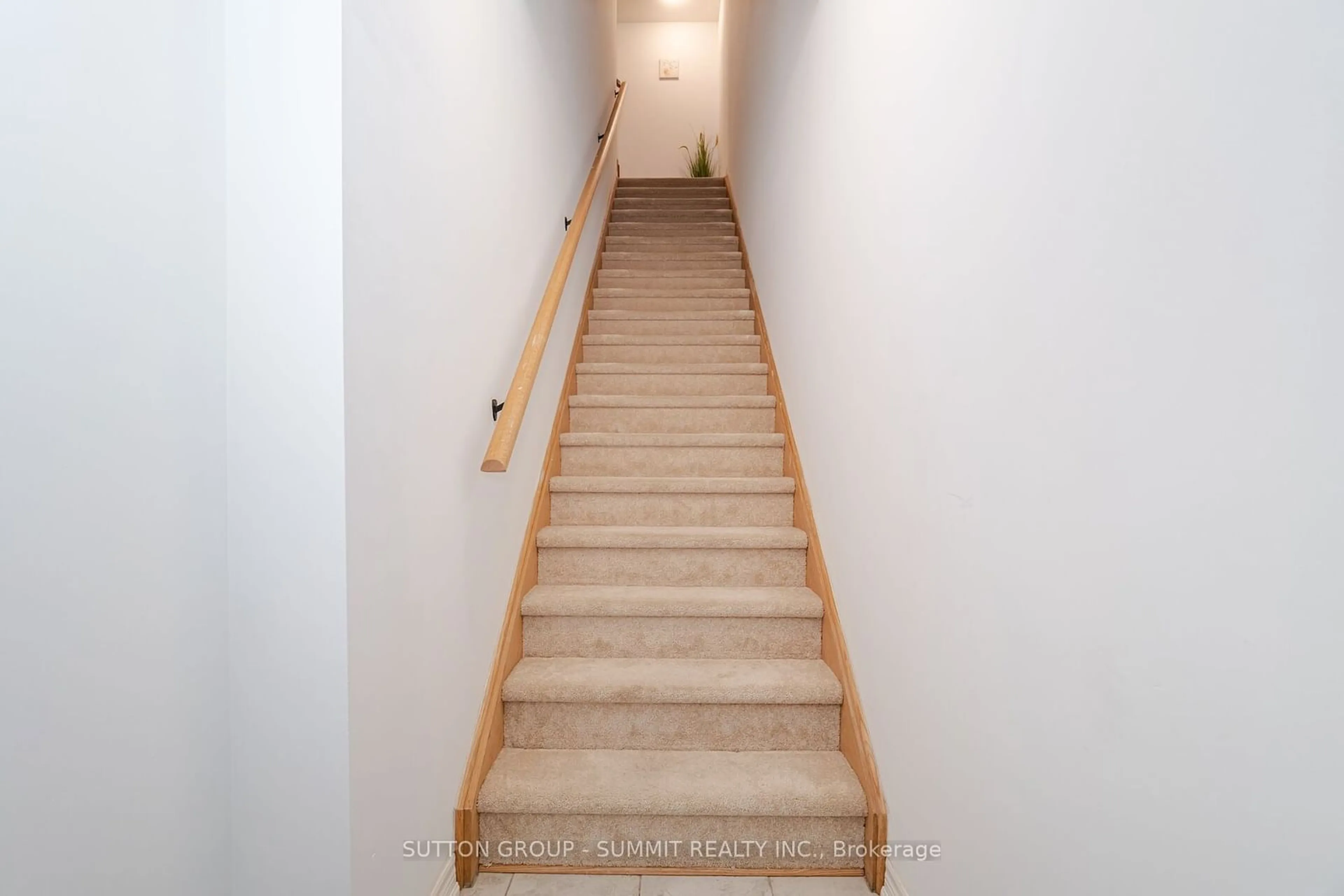 Stairs for 2205 LILLYKIN St #3, Oakville Ontario L6H 0X6