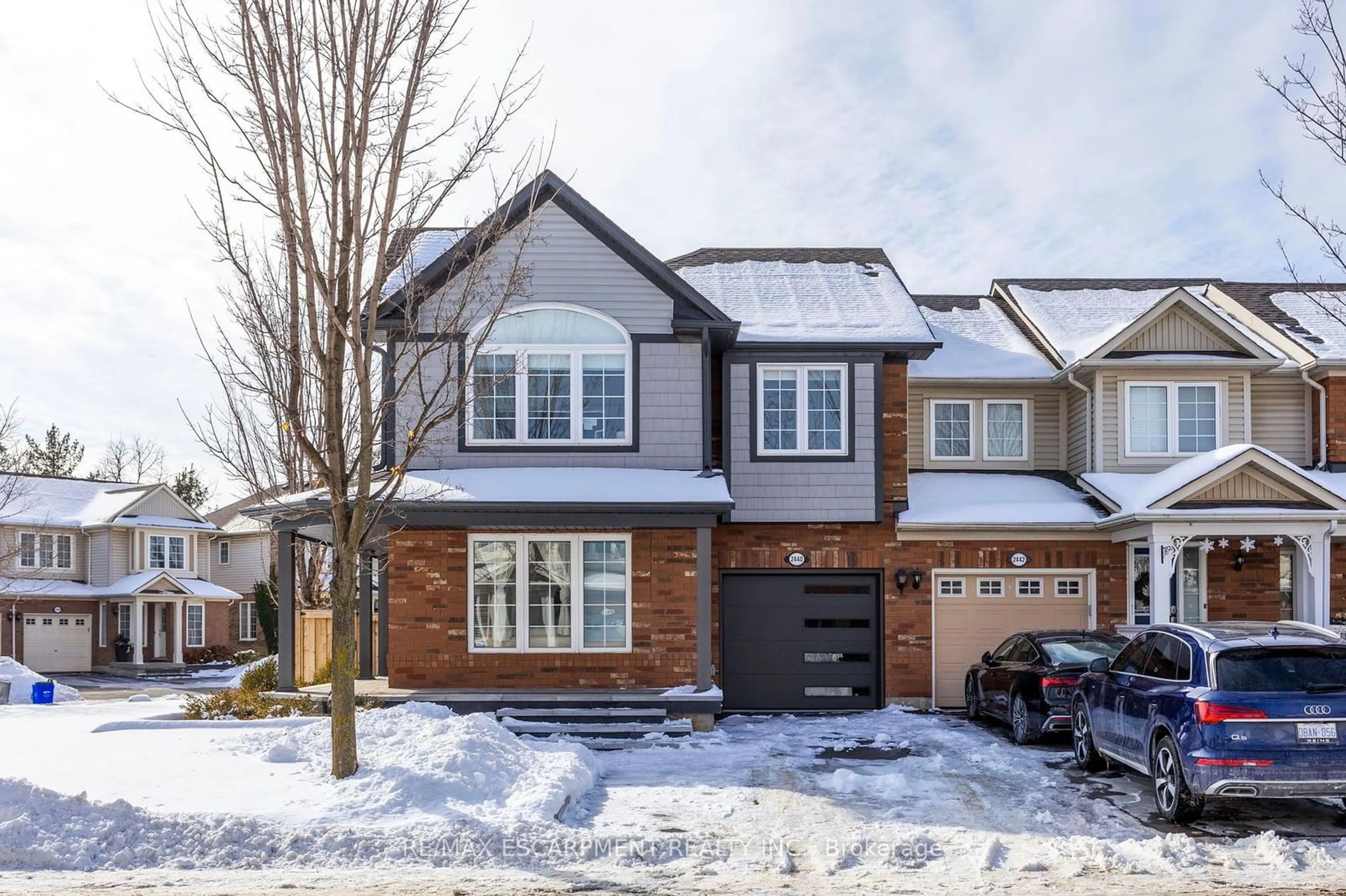 Home with brick exterior material, street for 2440 Wooden Hill Circ, Oakville Ontario L6M 4E3