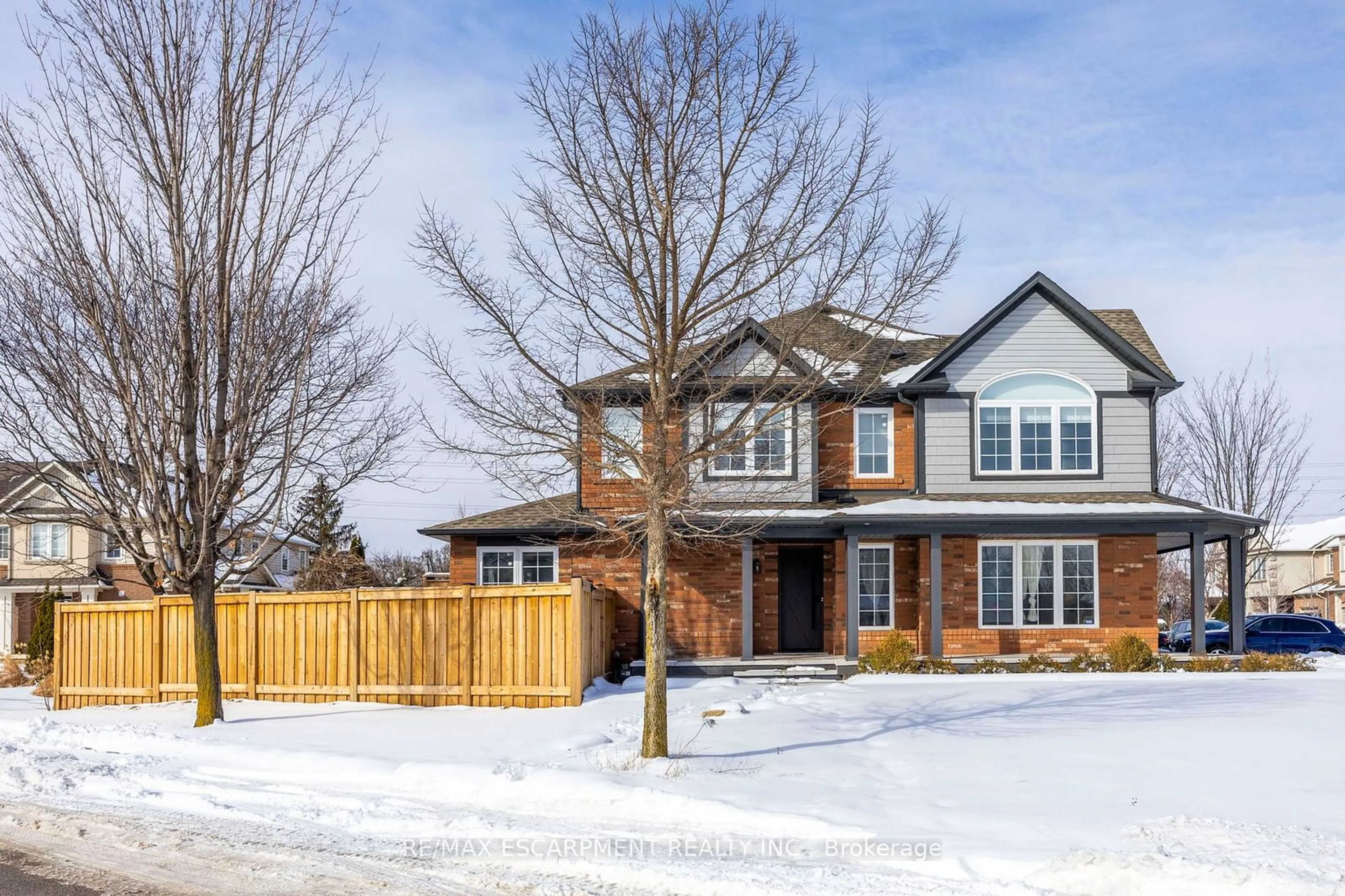 Home with brick exterior material, street for 2440 Wooden Hill Circ, Oakville Ontario L6M 4E3