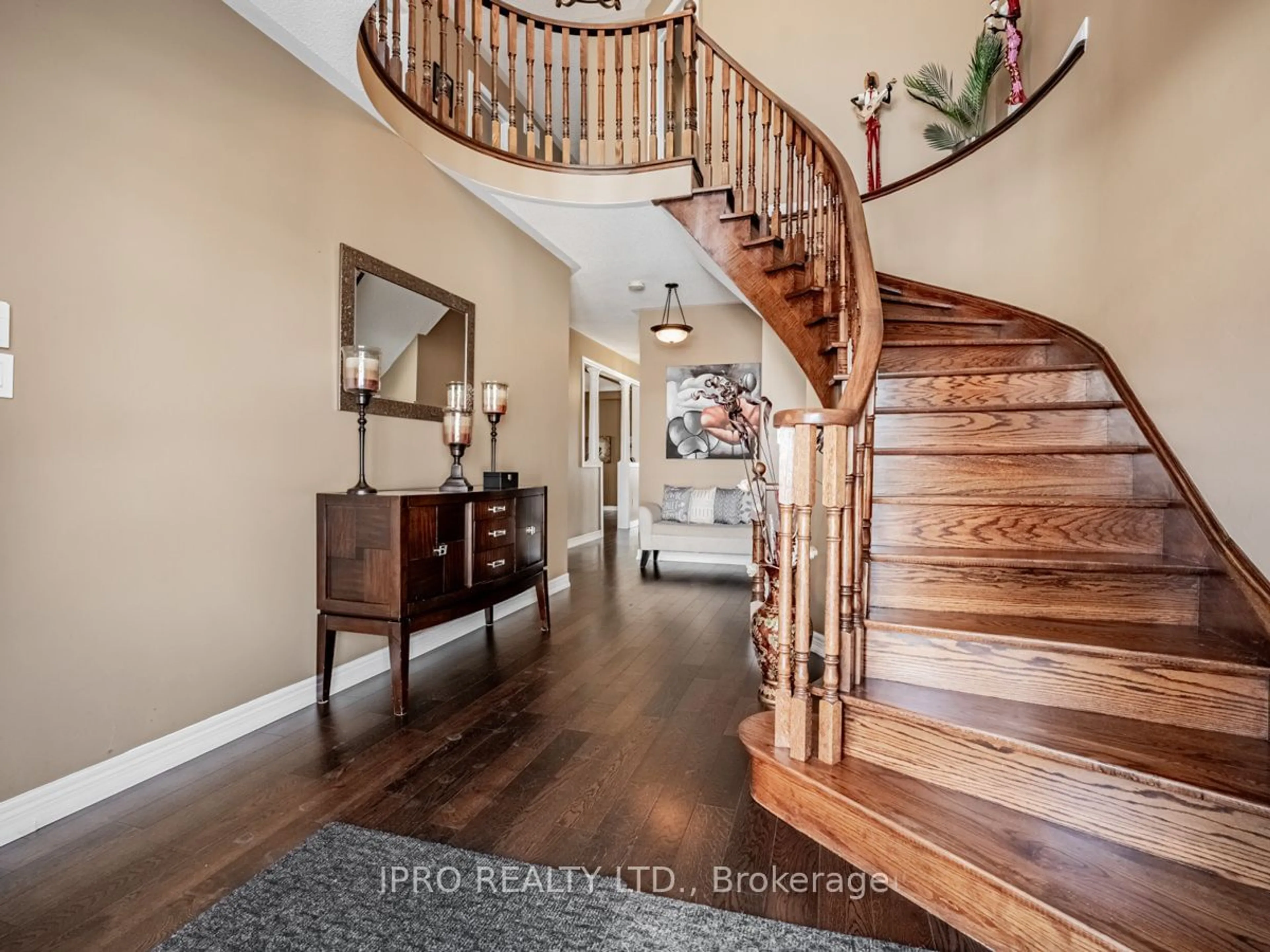 Indoor entryway for 1058 Costigan Rd, Milton Ontario L9T 6N6