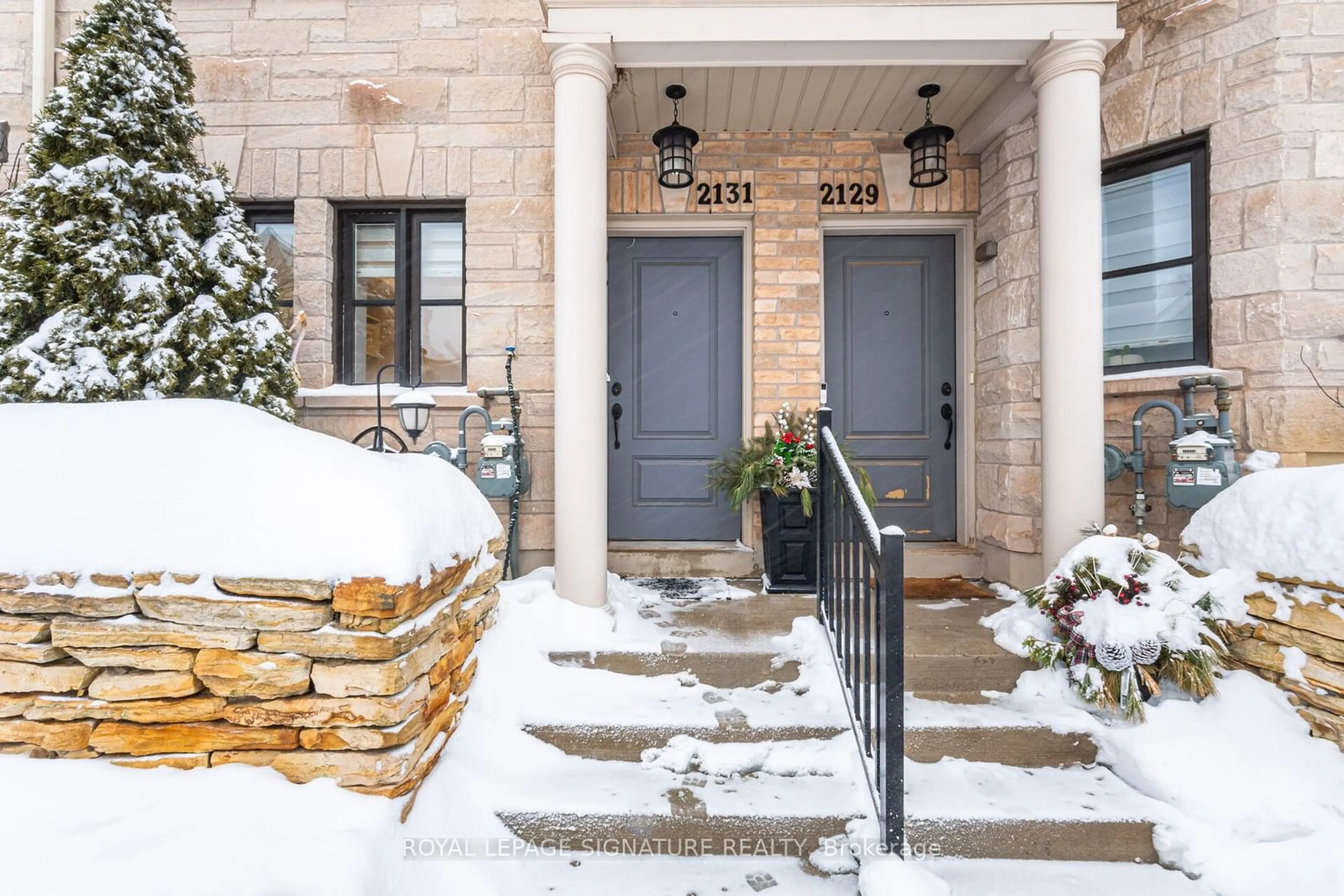 Indoor entryway for 2131 Lillykin St, Oakville Ontario L6H 0N2