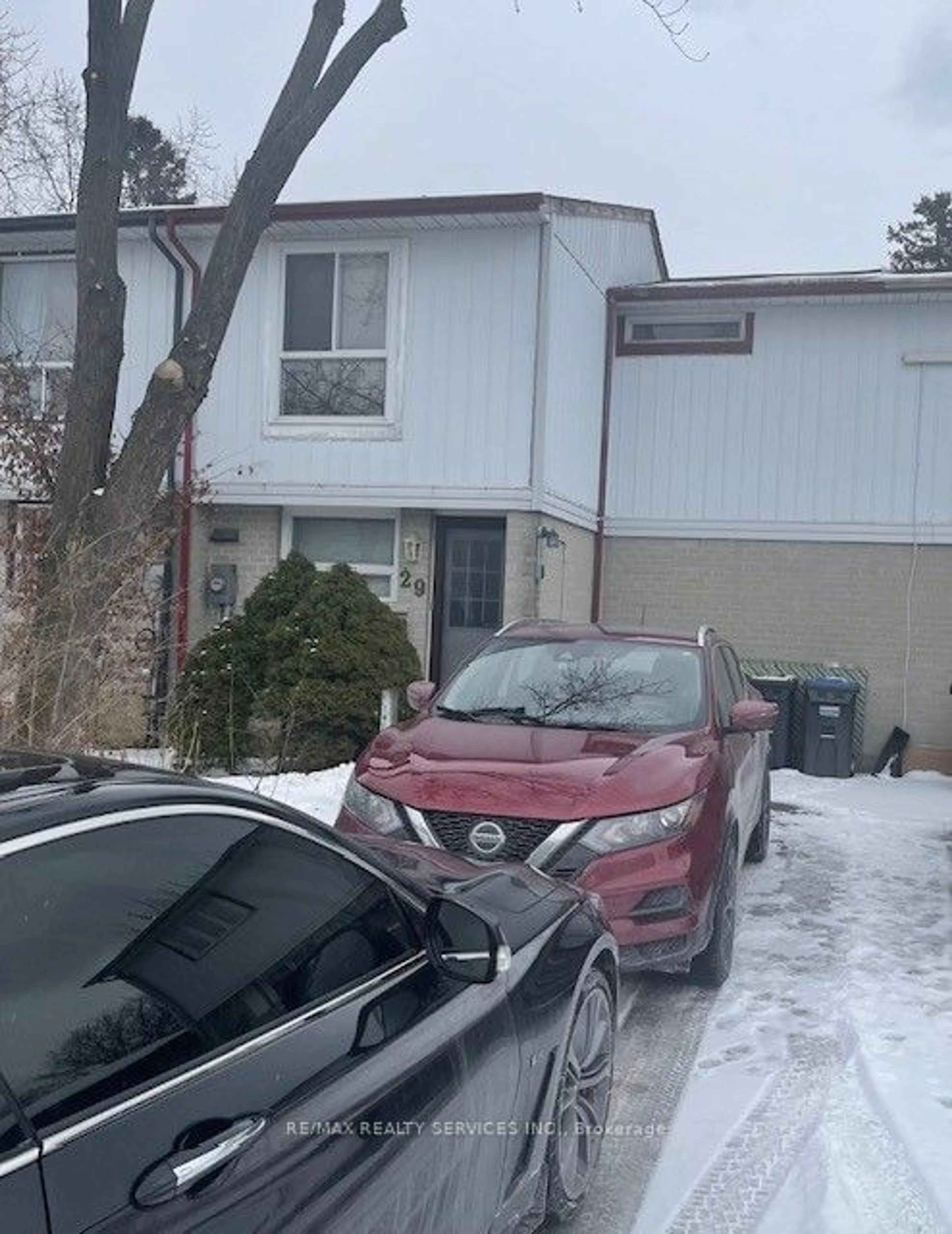 Parking for 29 Geraldine Crt, Brampton Ontario L6S 2J6