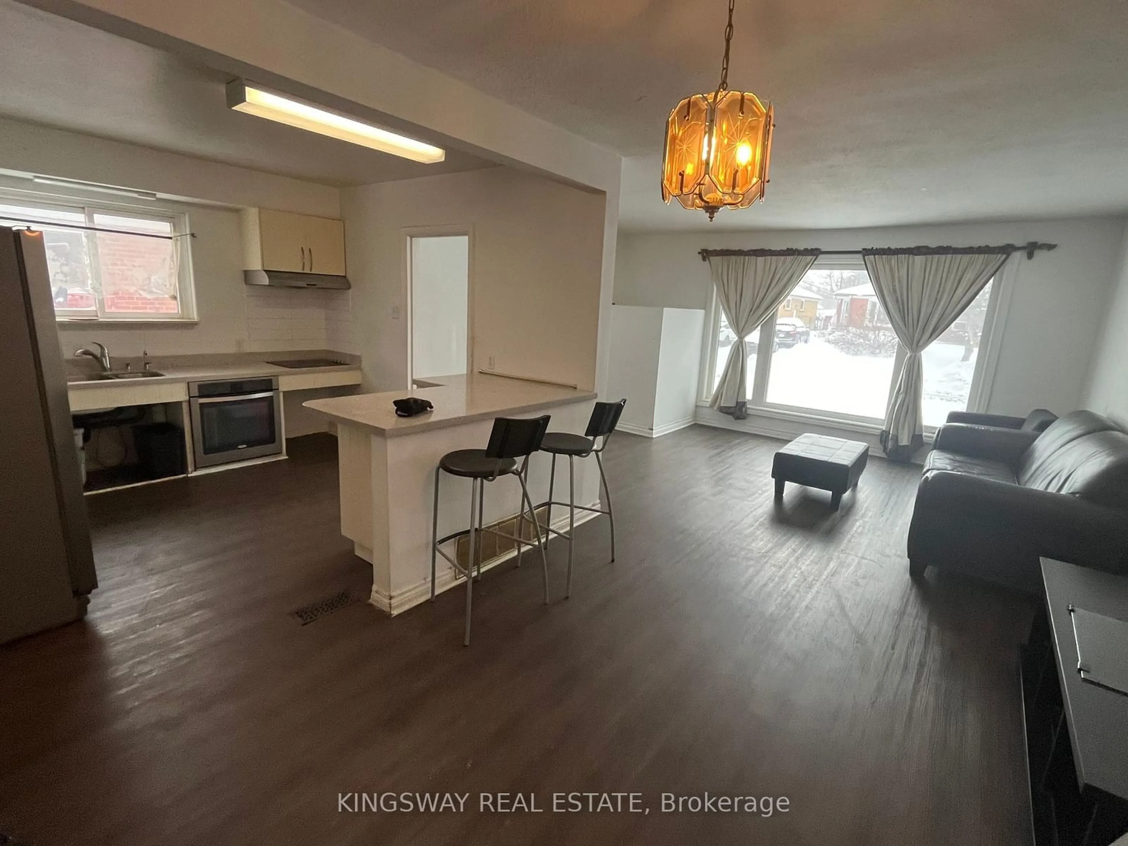 Open concept kitchen, wood/laminate floor for 3548 Ashcroft Cres, Mississauga Ontario L5C 2E7