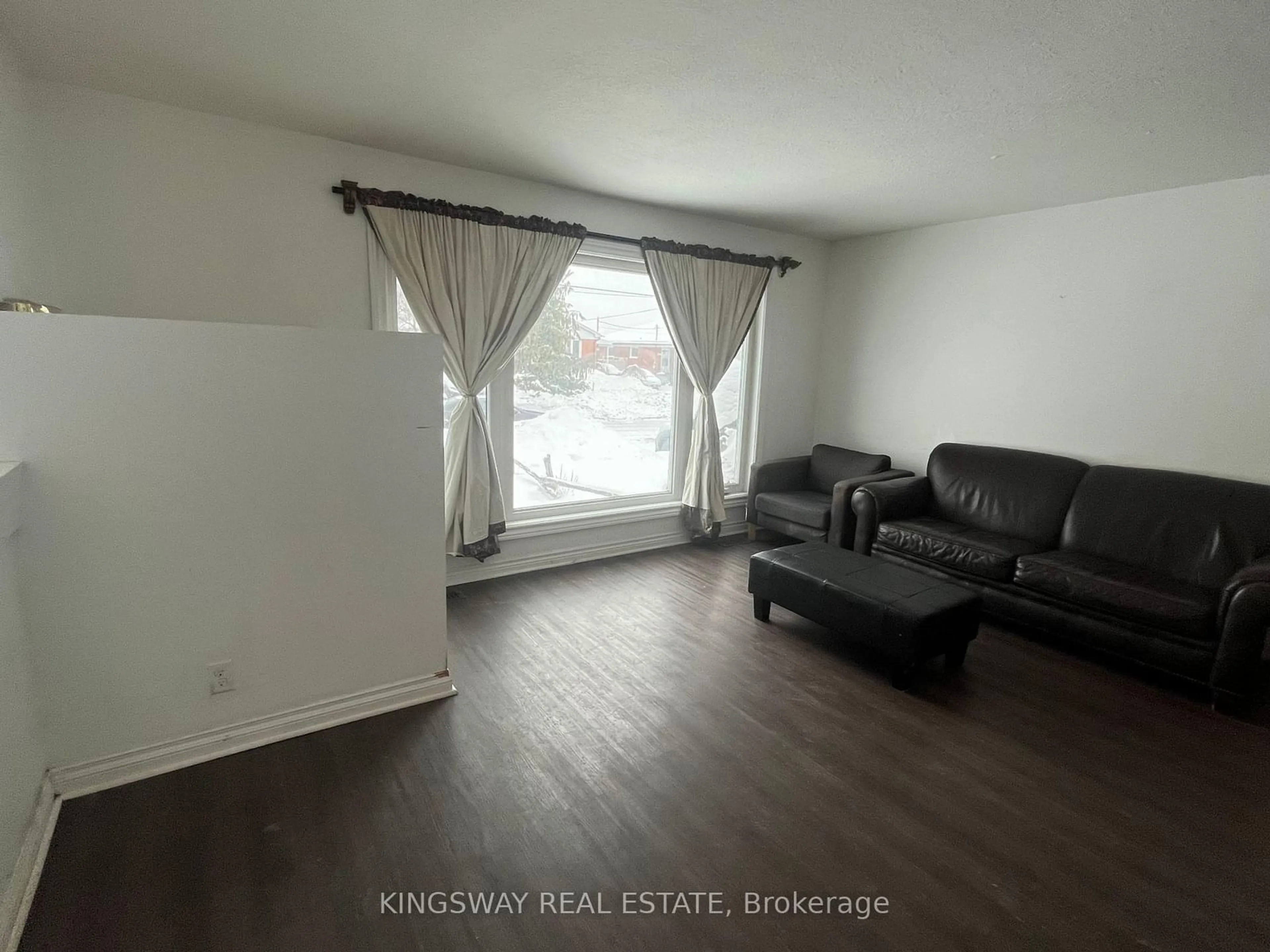 A pic of a room for 3548 Ashcroft Cres, Mississauga Ontario L5C 2E7