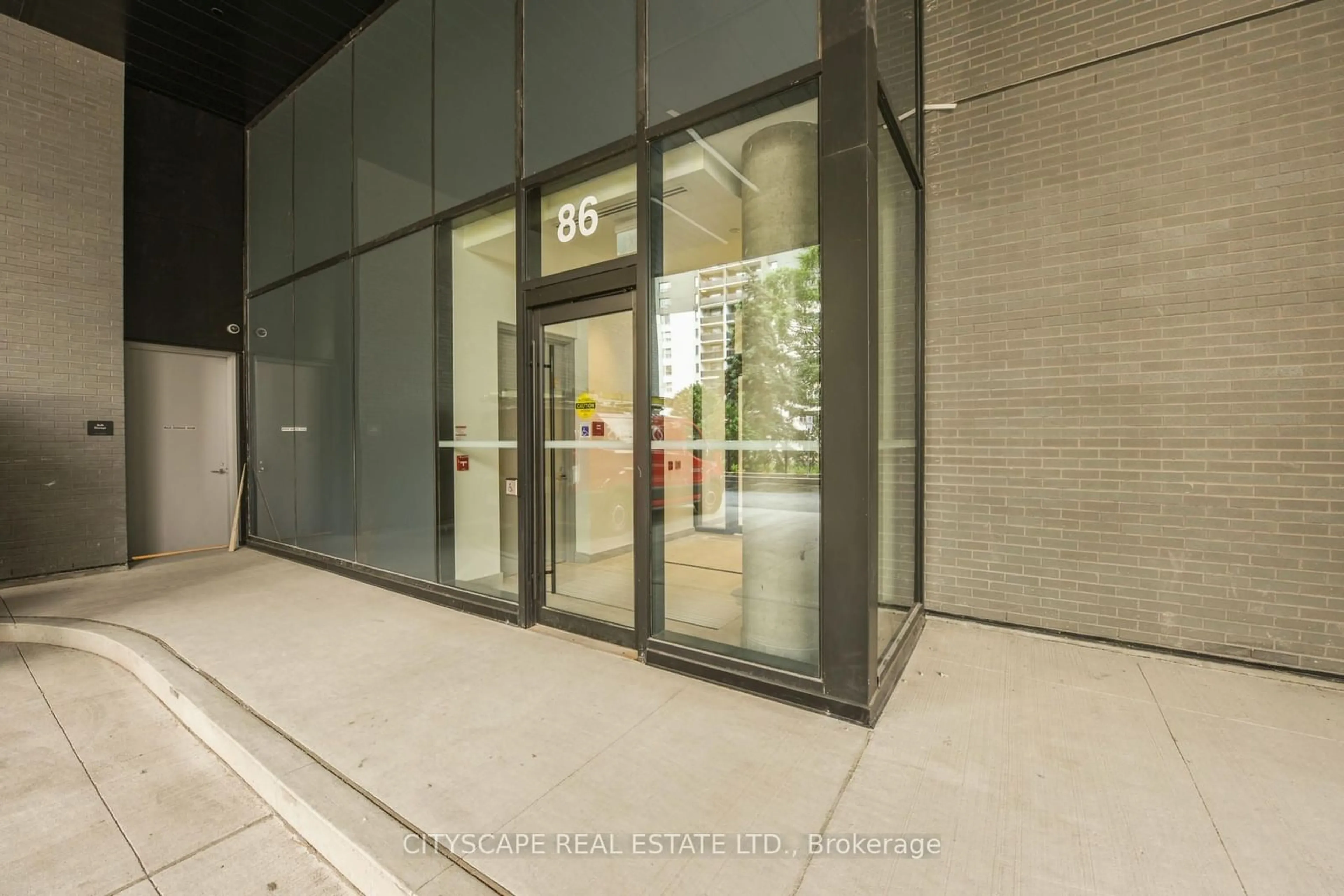 Indoor foyer for 86 Dundas St #1219, Mississauga Ontario L5A 1W4