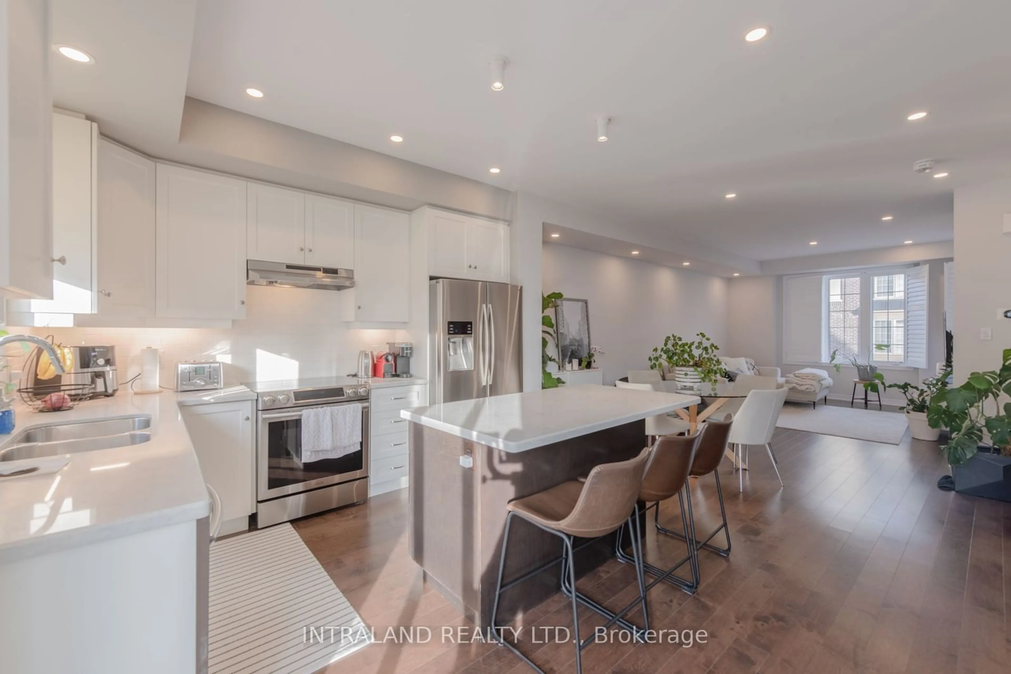 Open concept kitchen, unknown for 389 Hardwick Common Dr, Oakville Ontario L6H 0P7