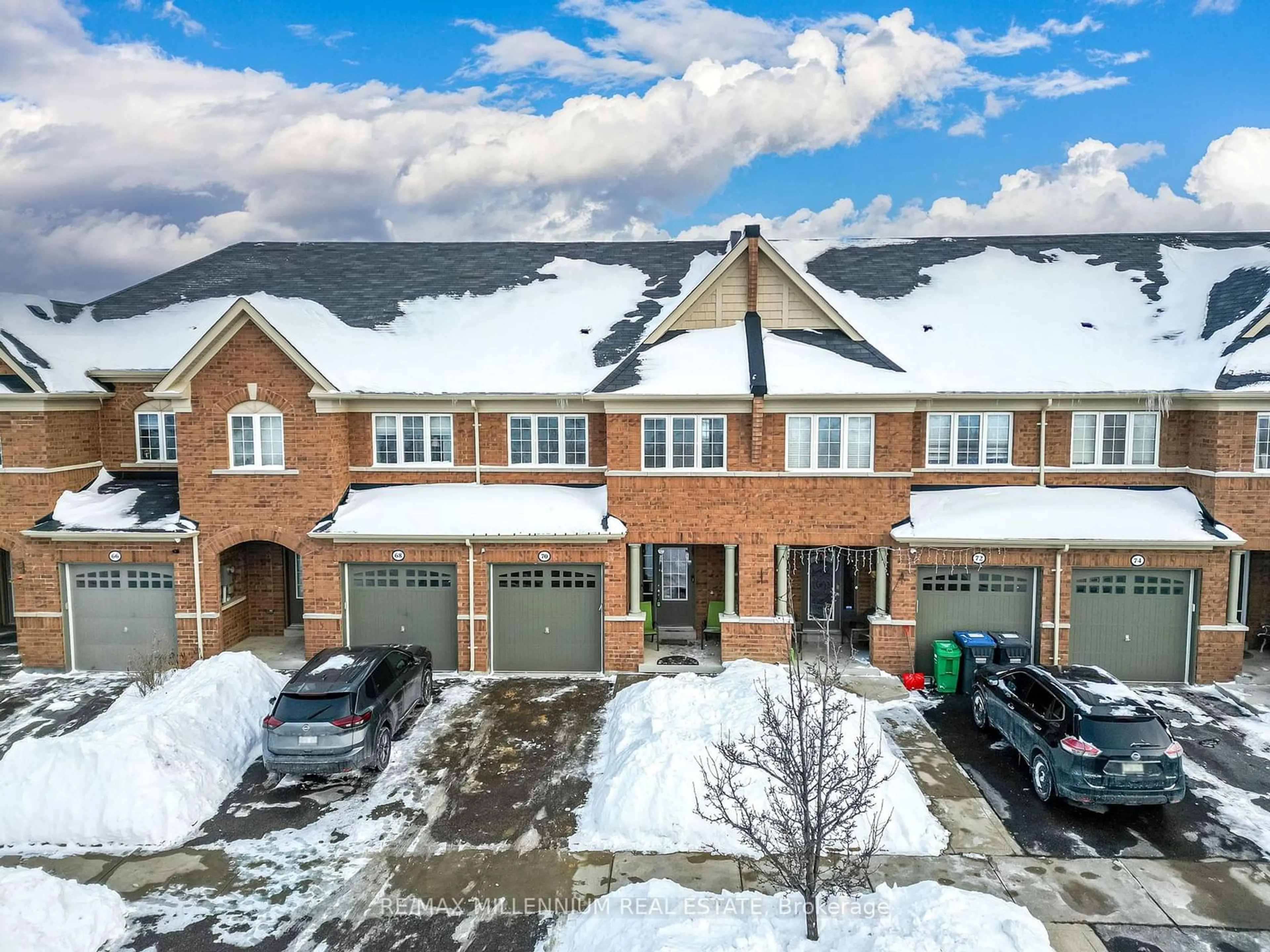 A pic from outside/outdoor area/front of a property/back of a property/a pic from drone, street for 70 Sussexvale Dr, Brampton Ontario L6R 3R4