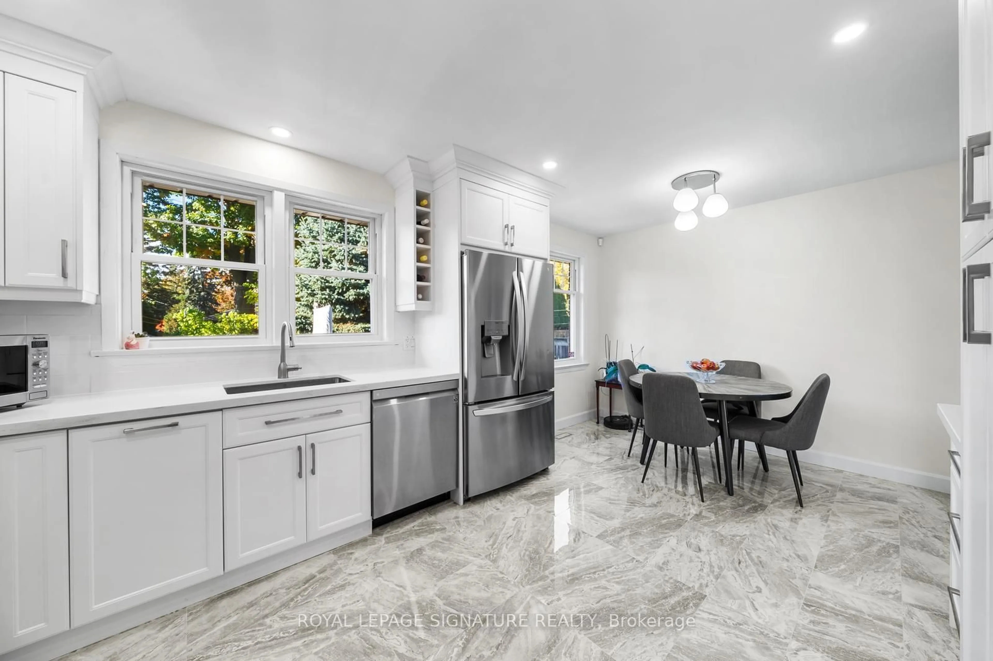 Contemporary kitchen, ceramic/tile floor for 668 Peele Blvd, Burlington Ontario L7R 3B9