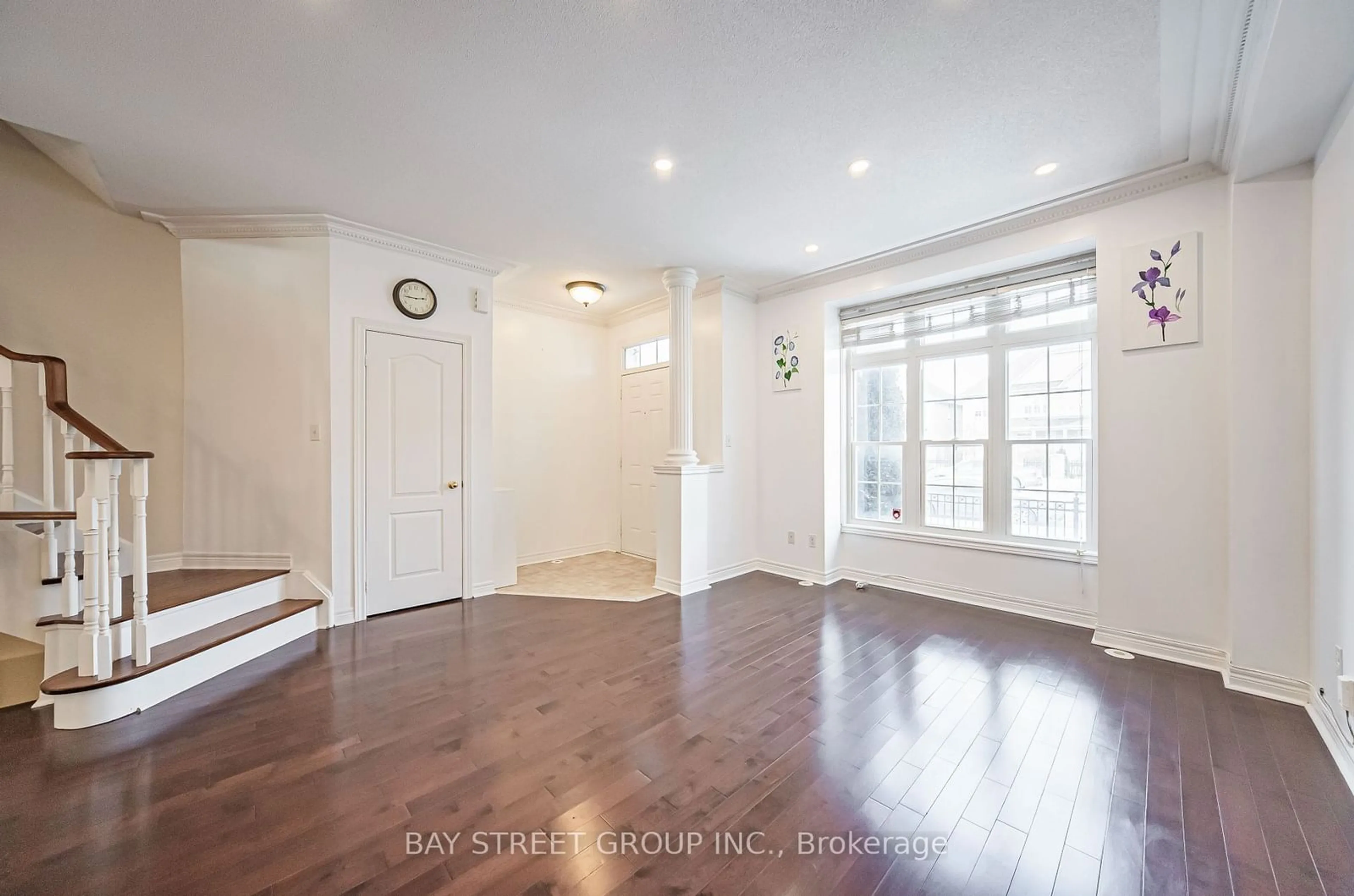 Indoor entryway for 5492 Tenth Line, Mississauga Ontario L5M 0G5