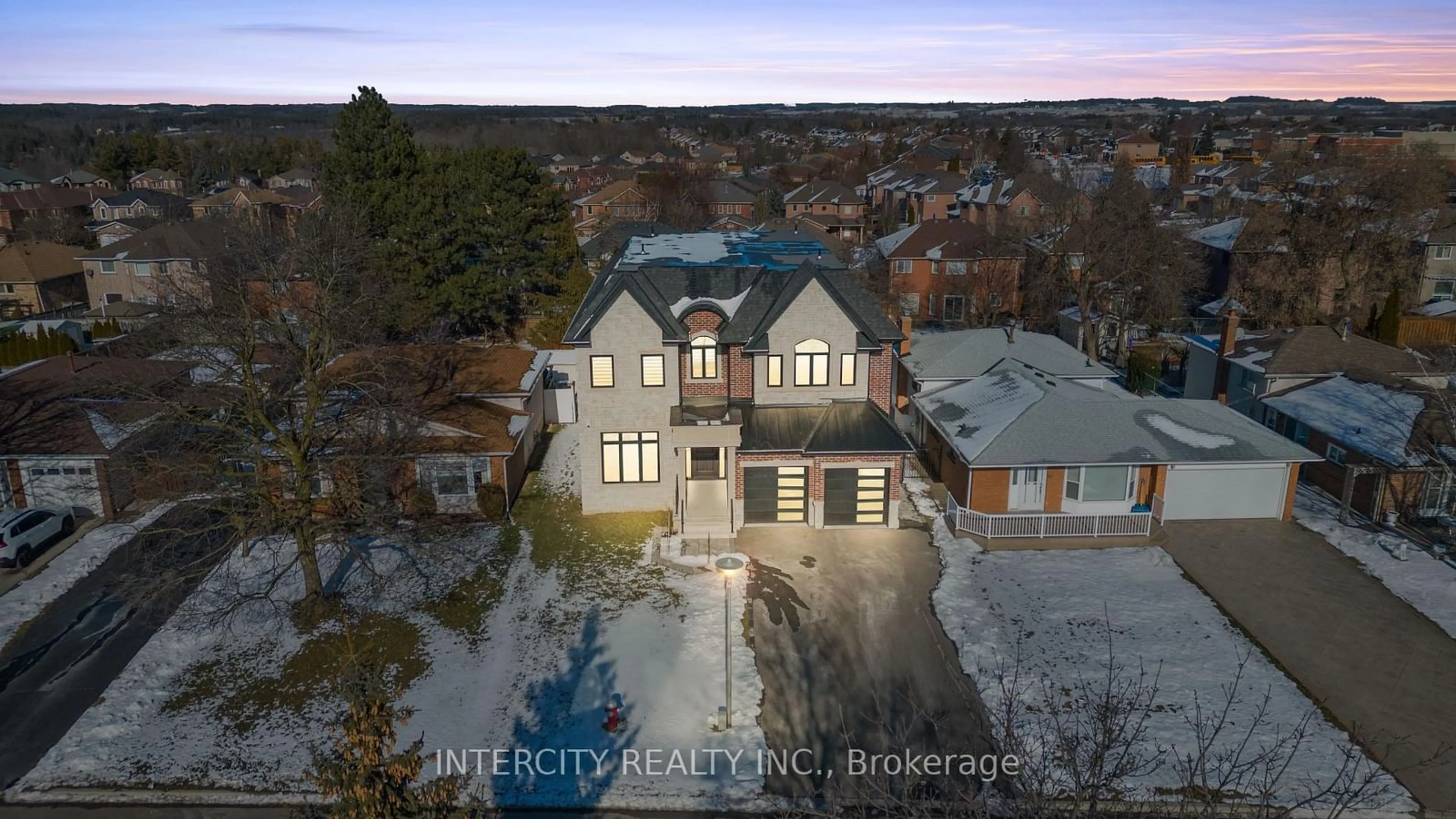 A pic from outside/outdoor area/front of a property/back of a property/a pic from drone, unknown for 354 Newlove Dr, Caledon Ontario L7E 1Z5