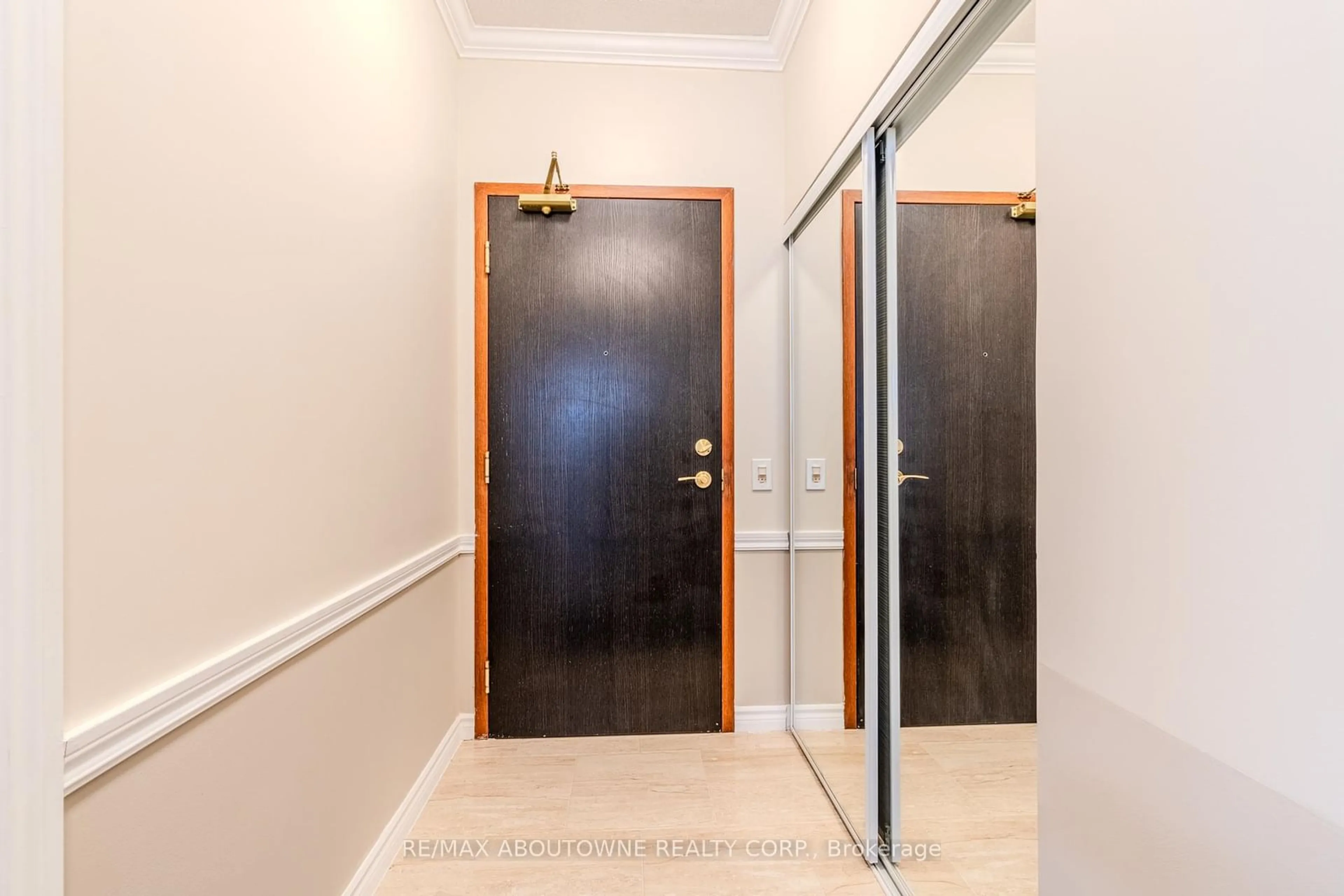 Indoor entryway for 1 Belvedere Crt #409, Brampton Ontario L6V 4M6