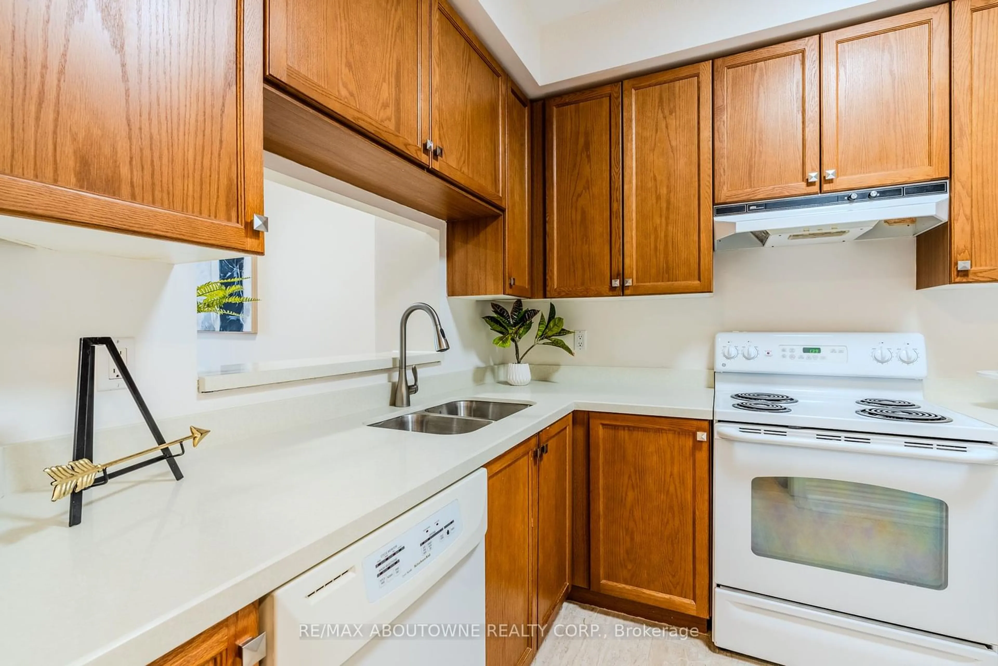 Standard kitchen, unknown for 1 Belvedere Crt #409, Brampton Ontario L6V 4M6