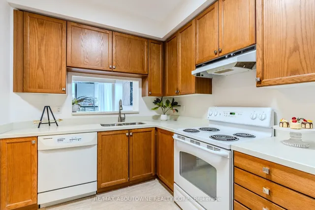 Additional property image - 1 Belvedere Crt Unit 409