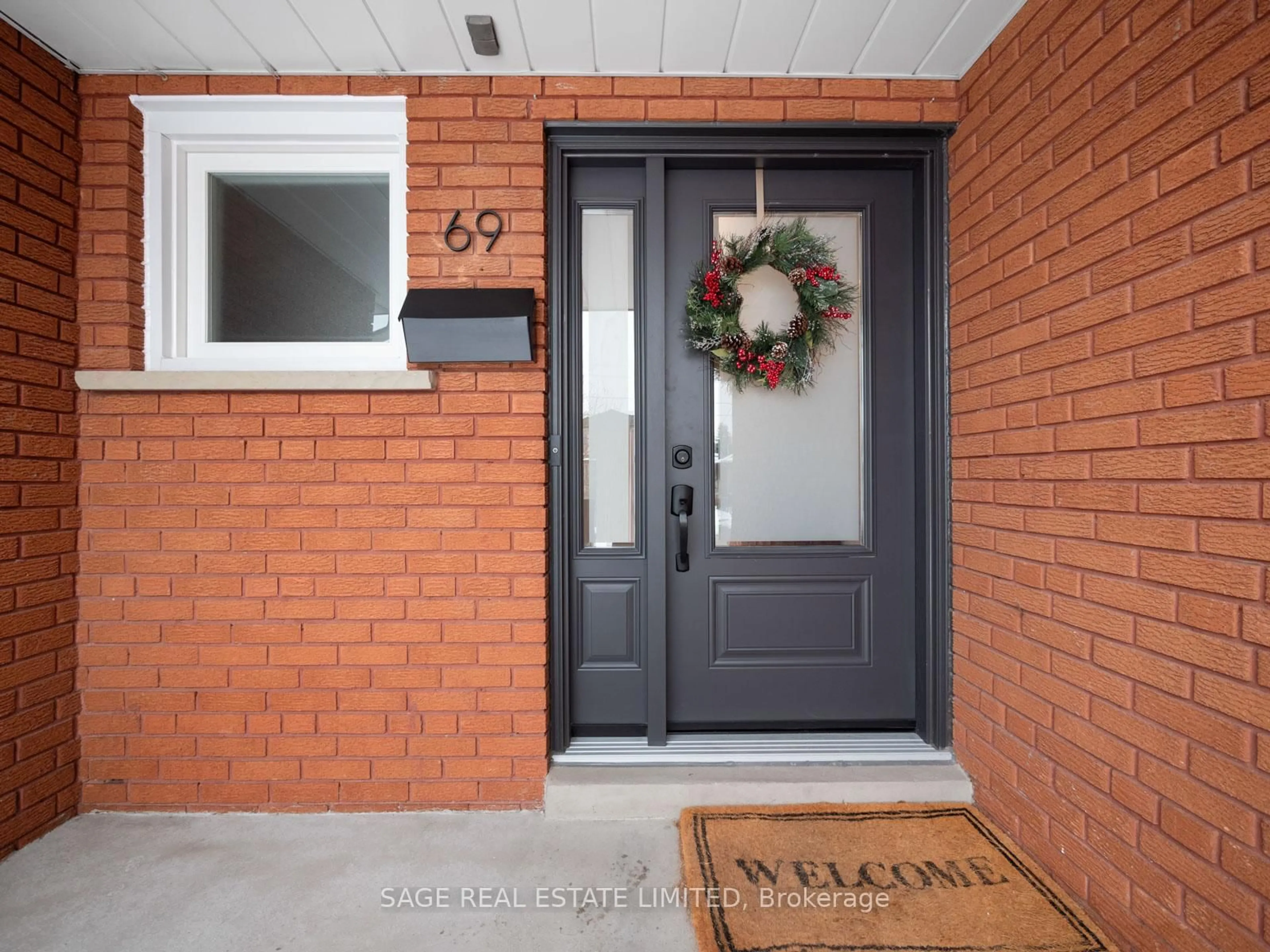 Indoor entryway for 69 FOCH Ave, Toronto Ontario M8W 3X5