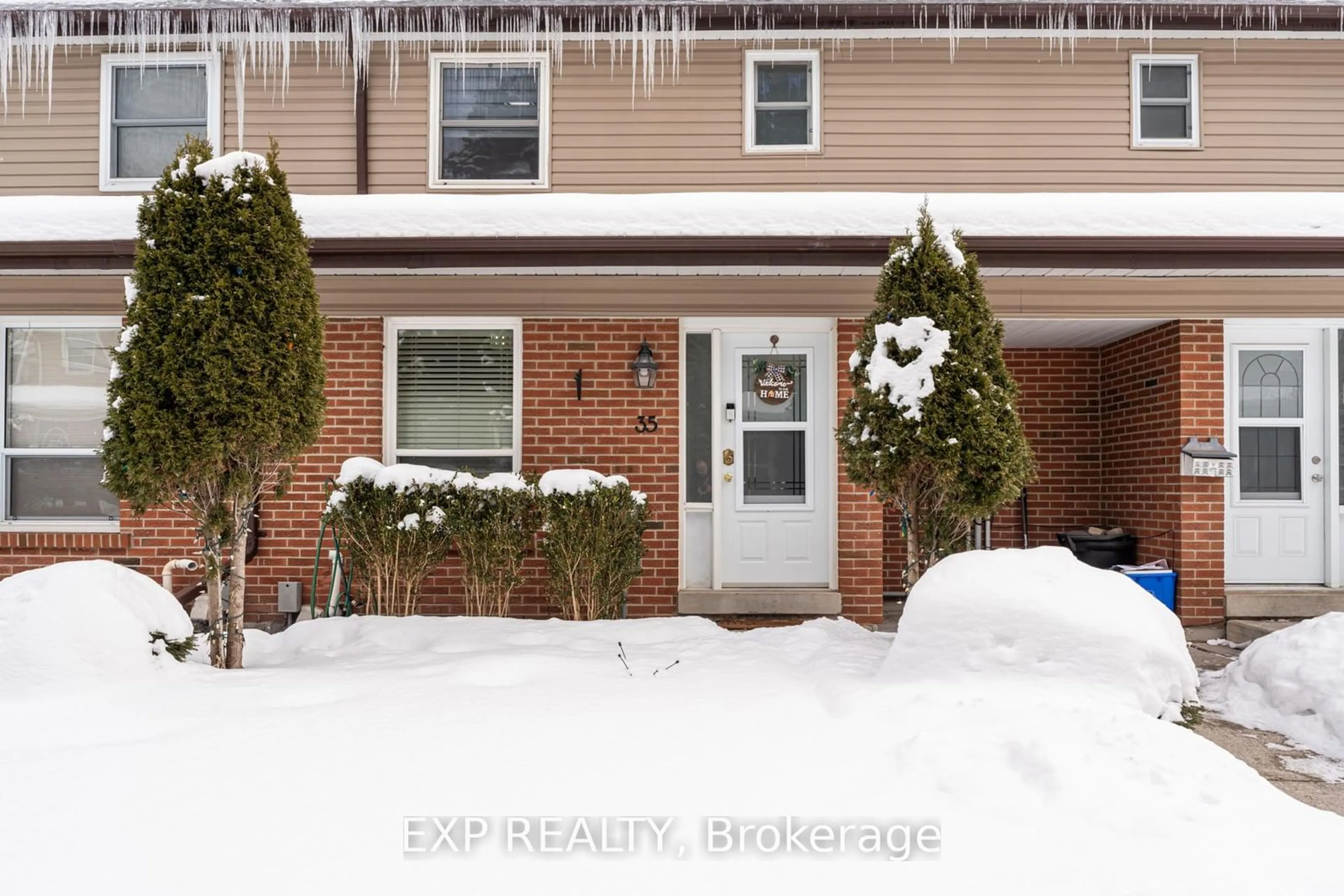 Indoor entryway for 35 Kingham Rd, Halton Hills Ontario L7J 1S4