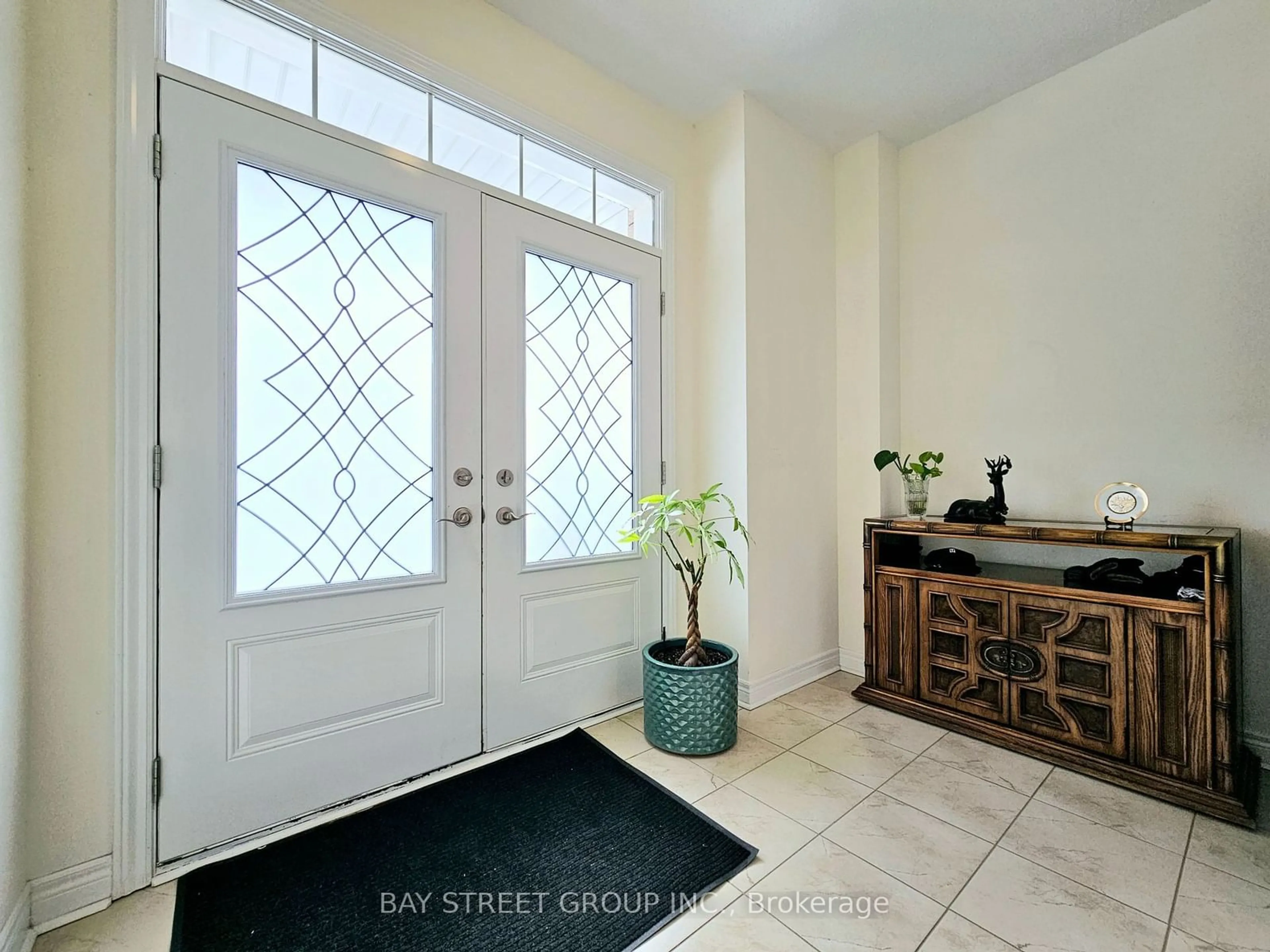 Indoor entryway for 1429 Laurier Ave, Milton Ontario L9T 6J4