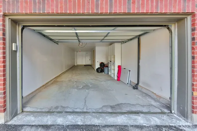 Additional property image - 2160 Trafalgar Rd Unit 10