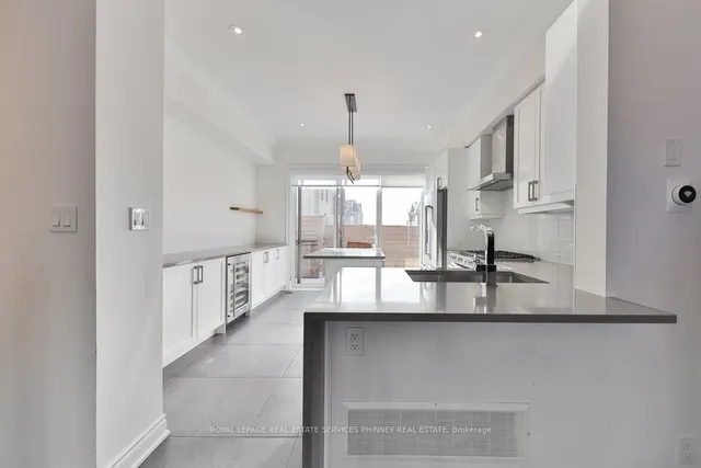 Additional property image - 2160 Trafalgar Rd Unit 10