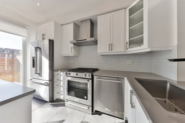 Additional property image - 2160 Trafalgar Rd Unit 10