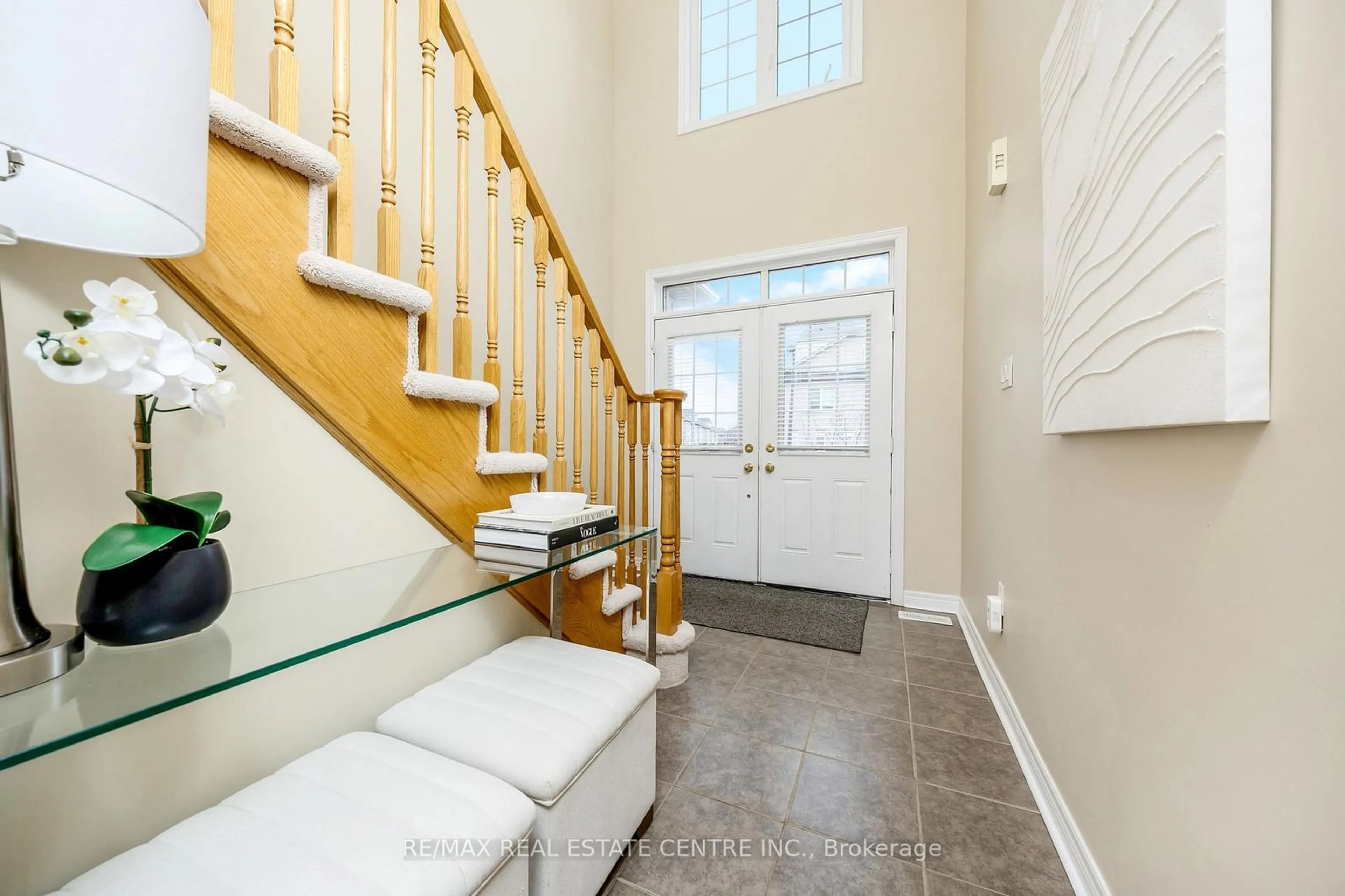 Indoor entryway for 2459 Old Brompton Way, Oakville Ontario L6M 0J5