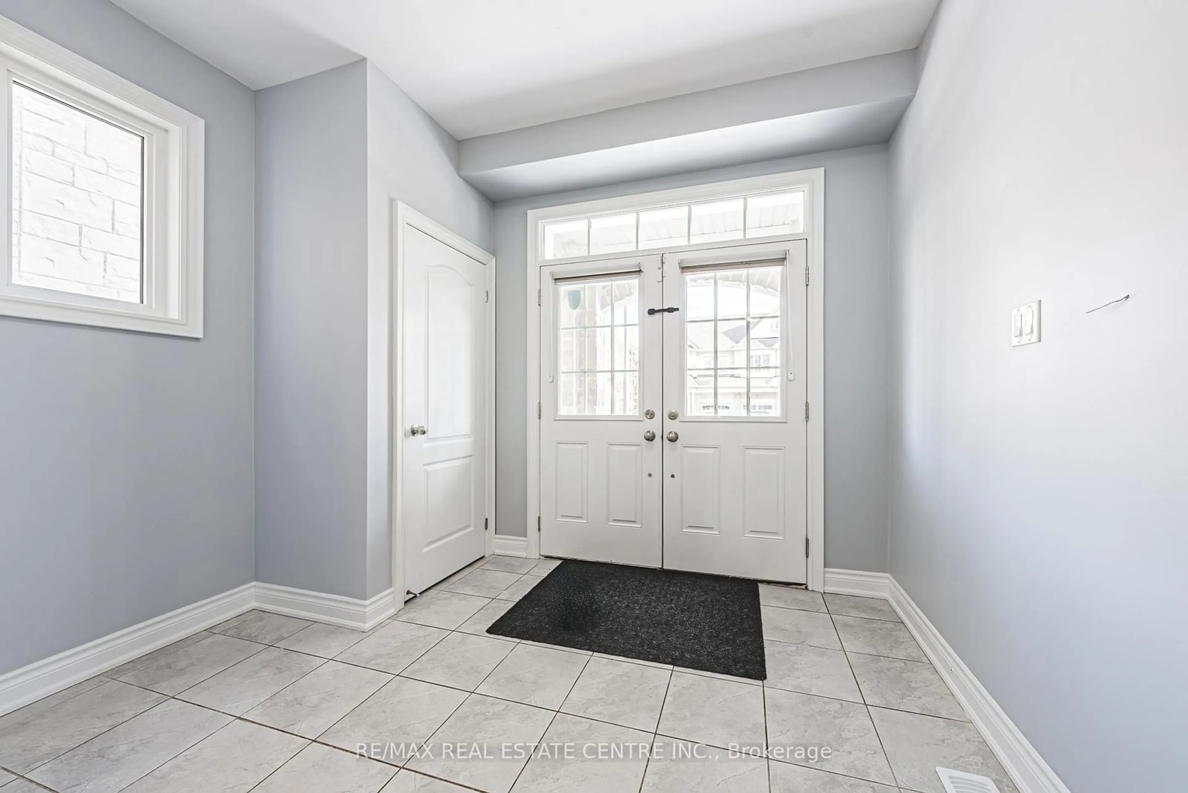 Indoor entryway for 23 Little Britain Cres, Brampton Ontario L6Y 6A9