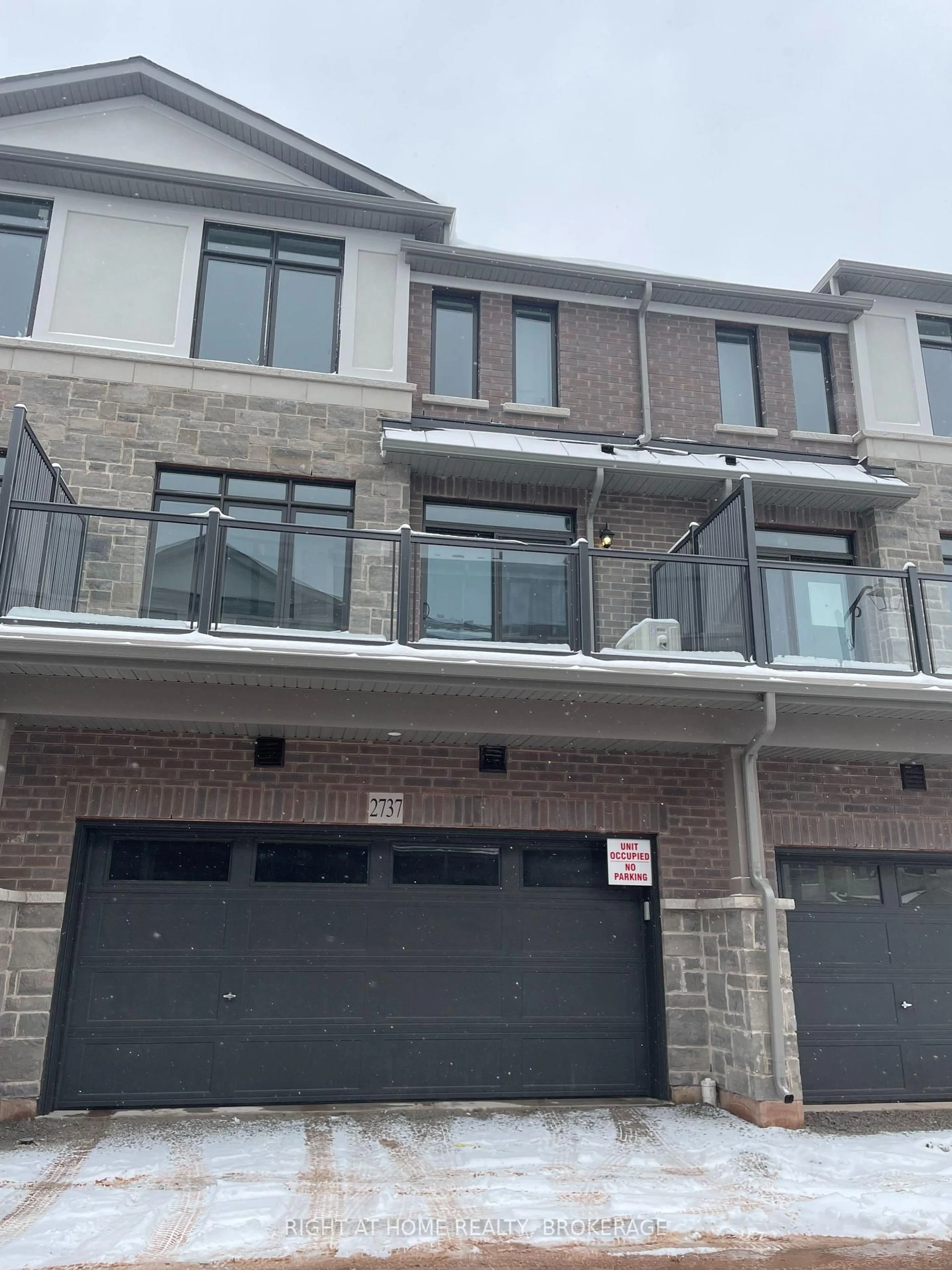 Home with brick exterior material, street for 2737 Westoak Trails Blvd, Oakville Ontario L6M 3X2