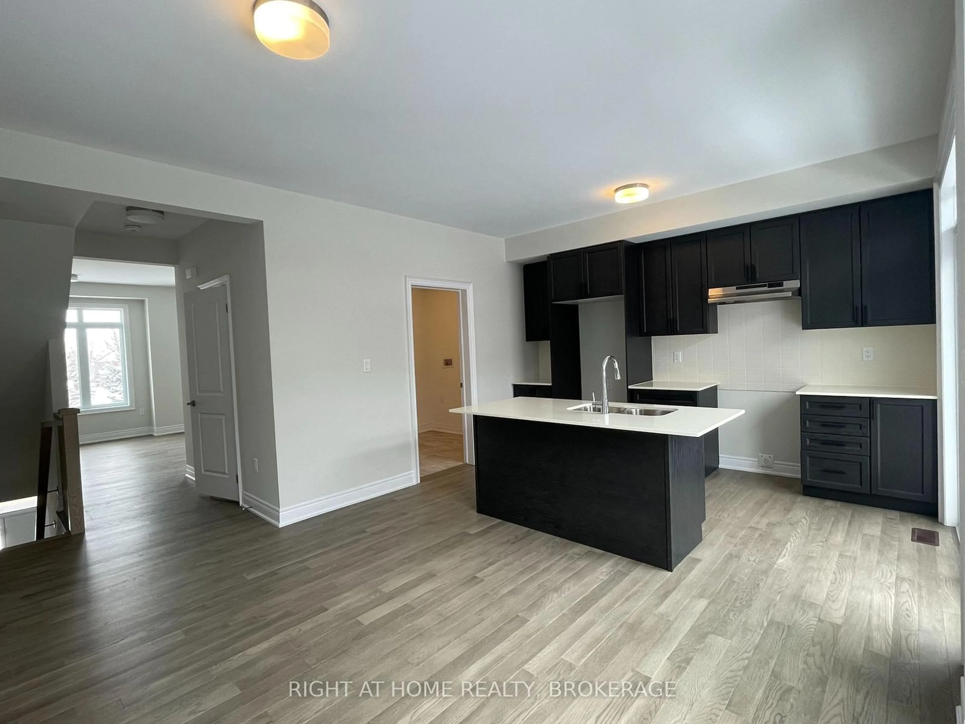 Open concept kitchen, wood/laminate floor for 2737 Westoak Trails Blvd, Oakville Ontario L6M 3X2