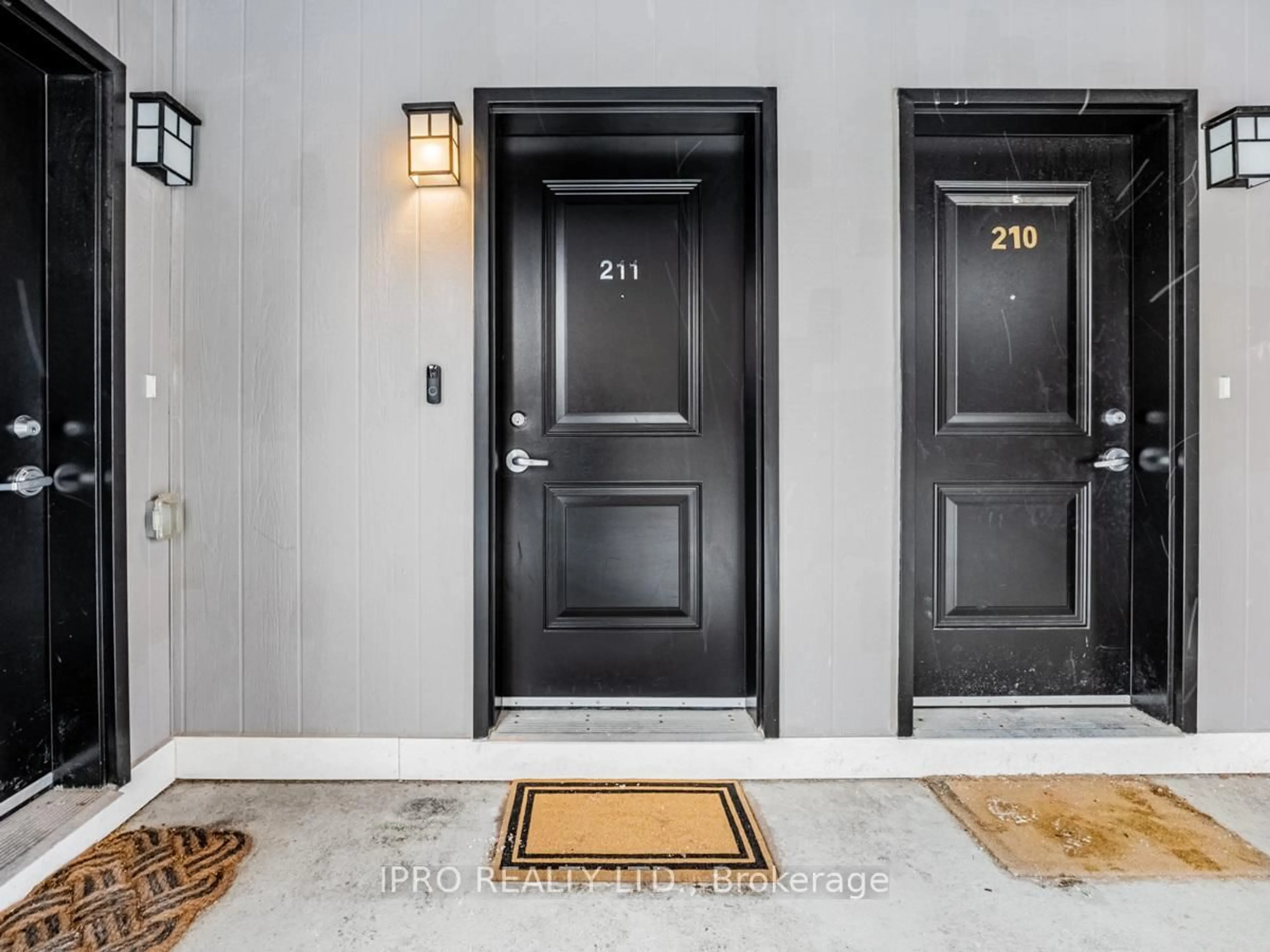 Indoor entryway for 1206 Main St #211, Milton Ontario L9T 9K6