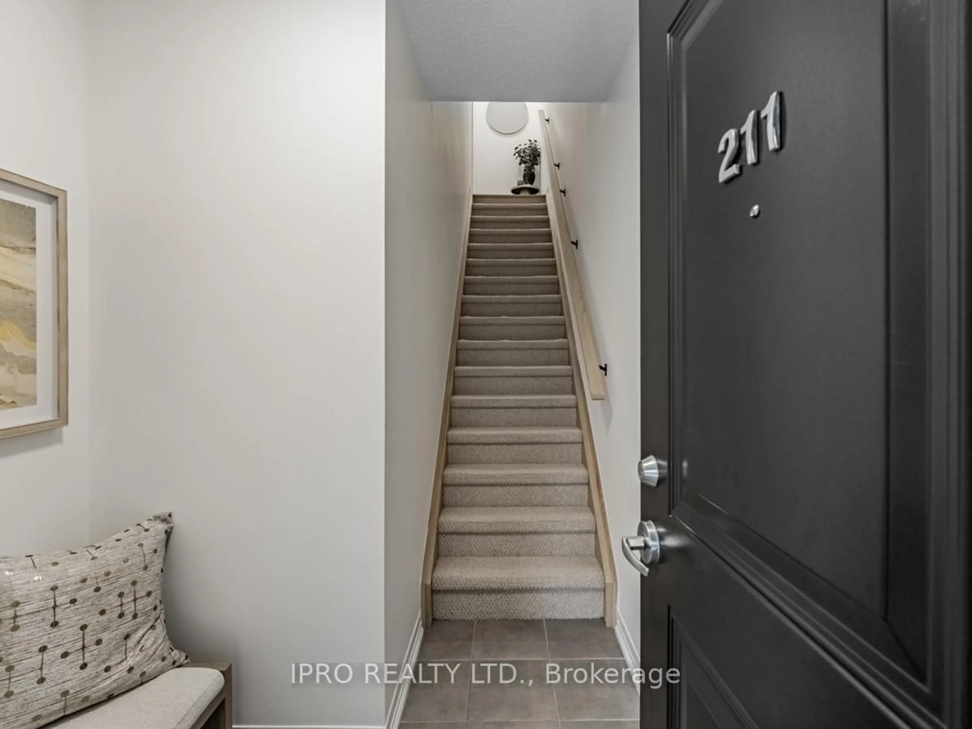 Indoor entryway for 1206 Main St #211, Milton Ontario L9T 9K6