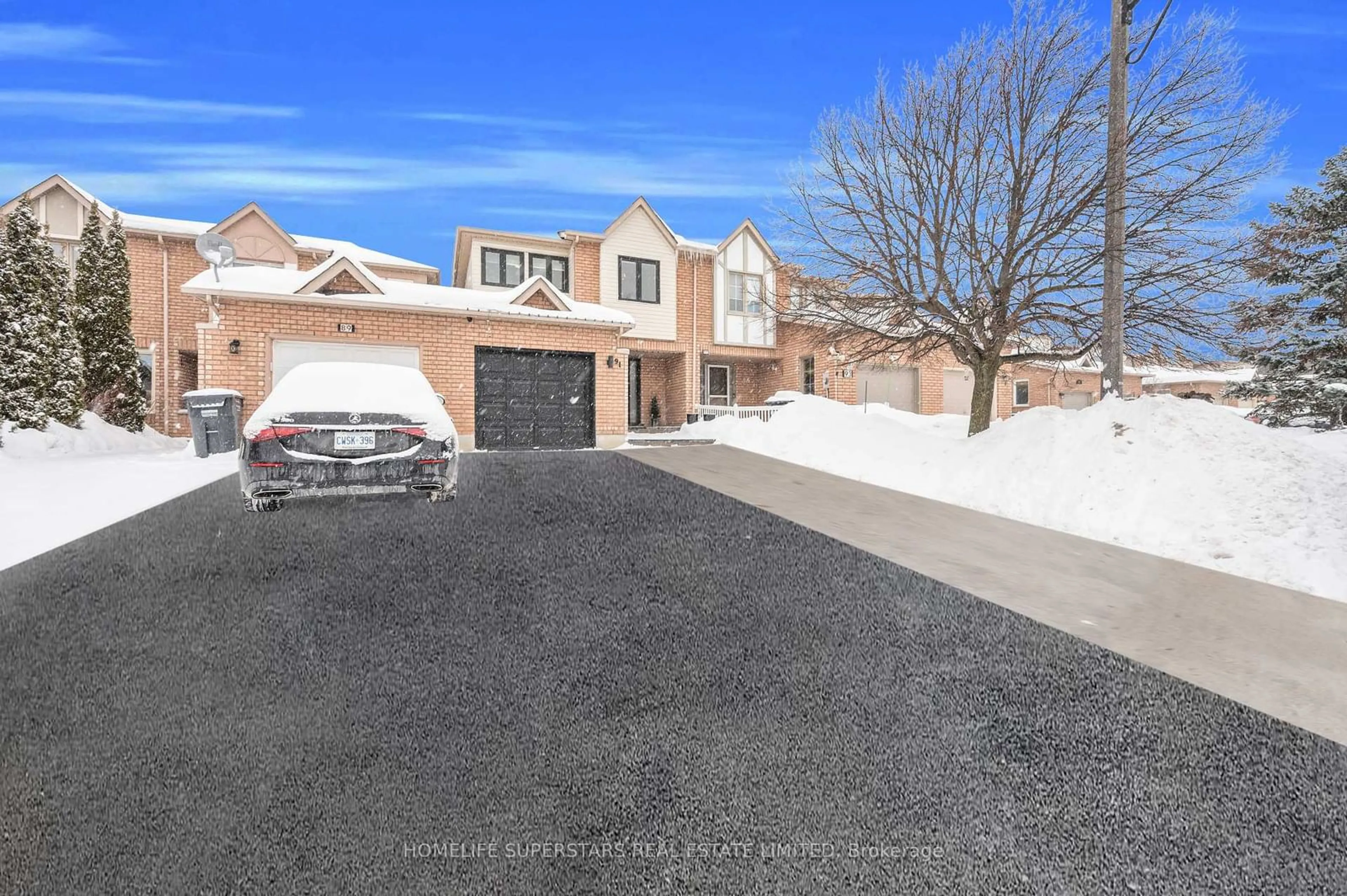 A pic from outside/outdoor area/front of a property/back of a property/a pic from drone, street for 91 Hanton Cres, Caledon Ontario L7E 1W1