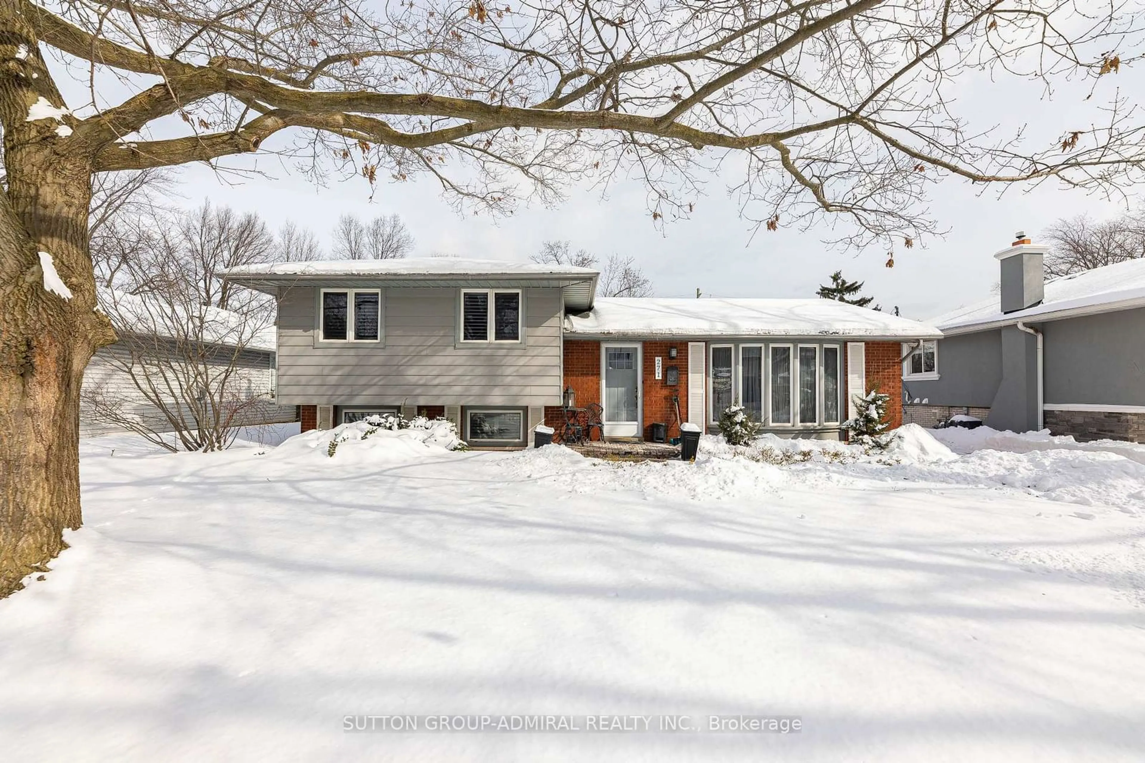 Home with vinyl exterior material, street for 271 Cheltenham Rd, Burlington Ontario L7L 4H6