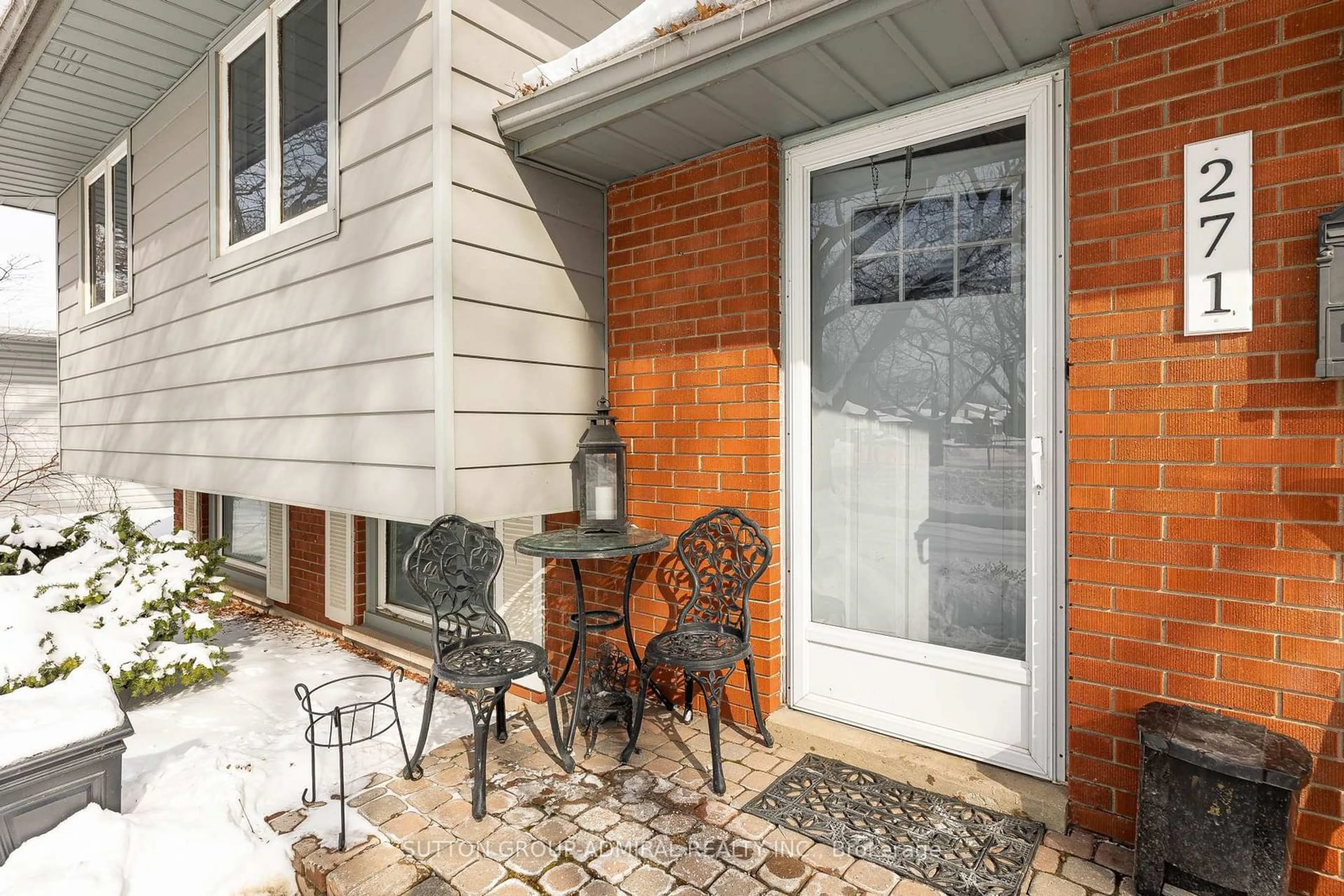 Patio, street for 271 Cheltenham Rd, Burlington Ontario L7L 4H6