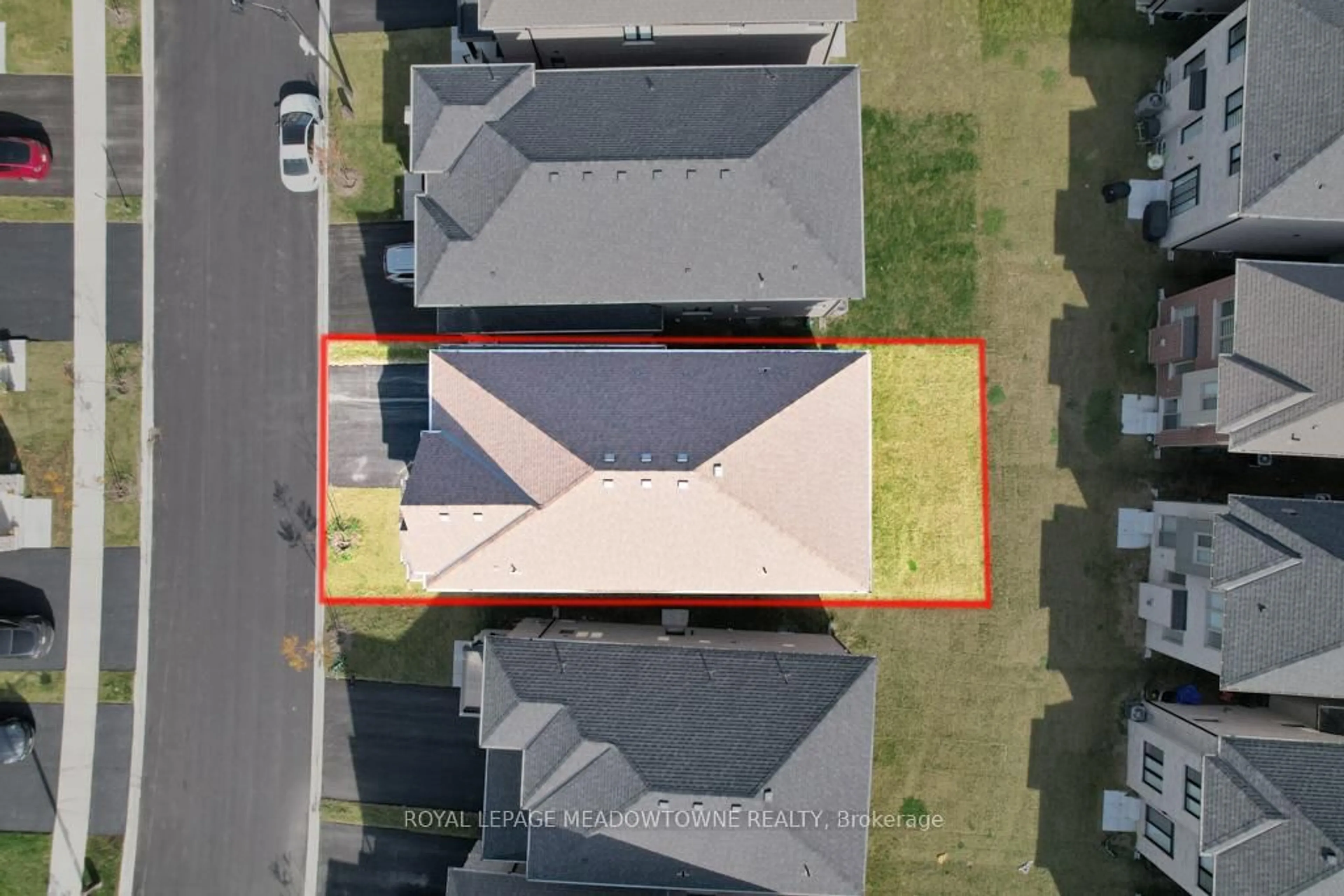 A pic from outside/outdoor area/front of a property/back of a property/a pic from drone, street for 636 Leatherleaf Landing, Milton Ontario L9E 1V3