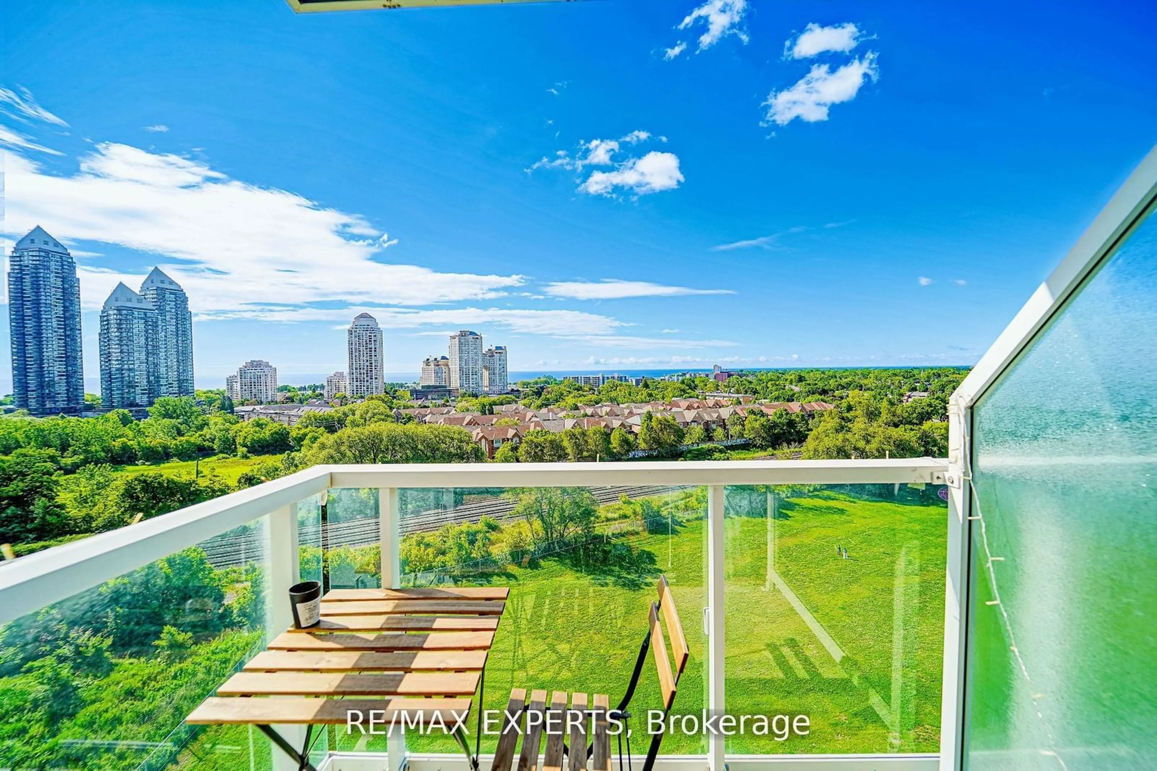 A pic from outside/outdoor area/front of a property/back of a property/a pic from drone, water/lake/river/ocean view for 251 Manitoba St #1007, Toronto Ontario M8Y 0C7