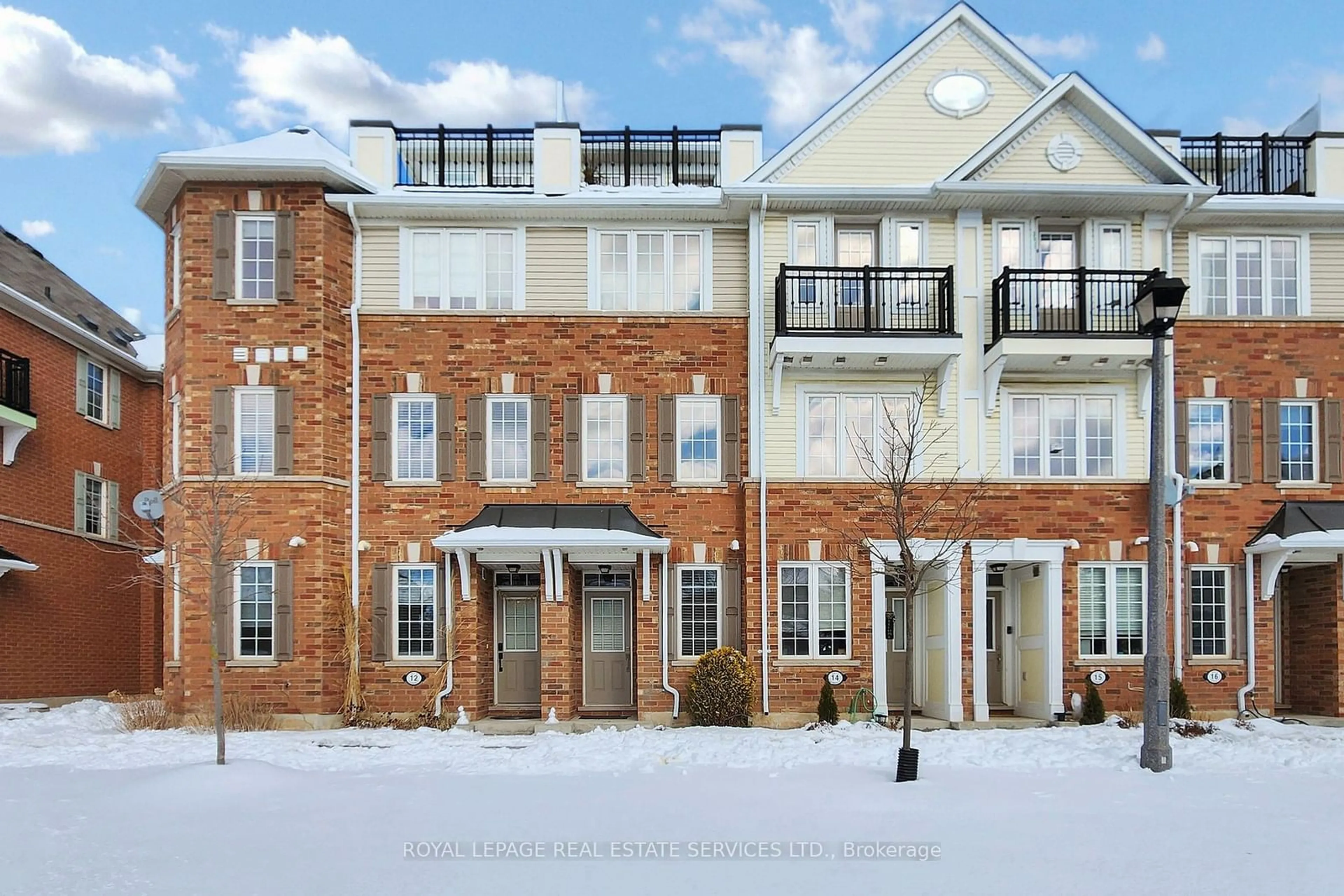 Home with brick exterior material, building for 2614 Dashwood Dr #13, Oakville Ontario L6M 0K5