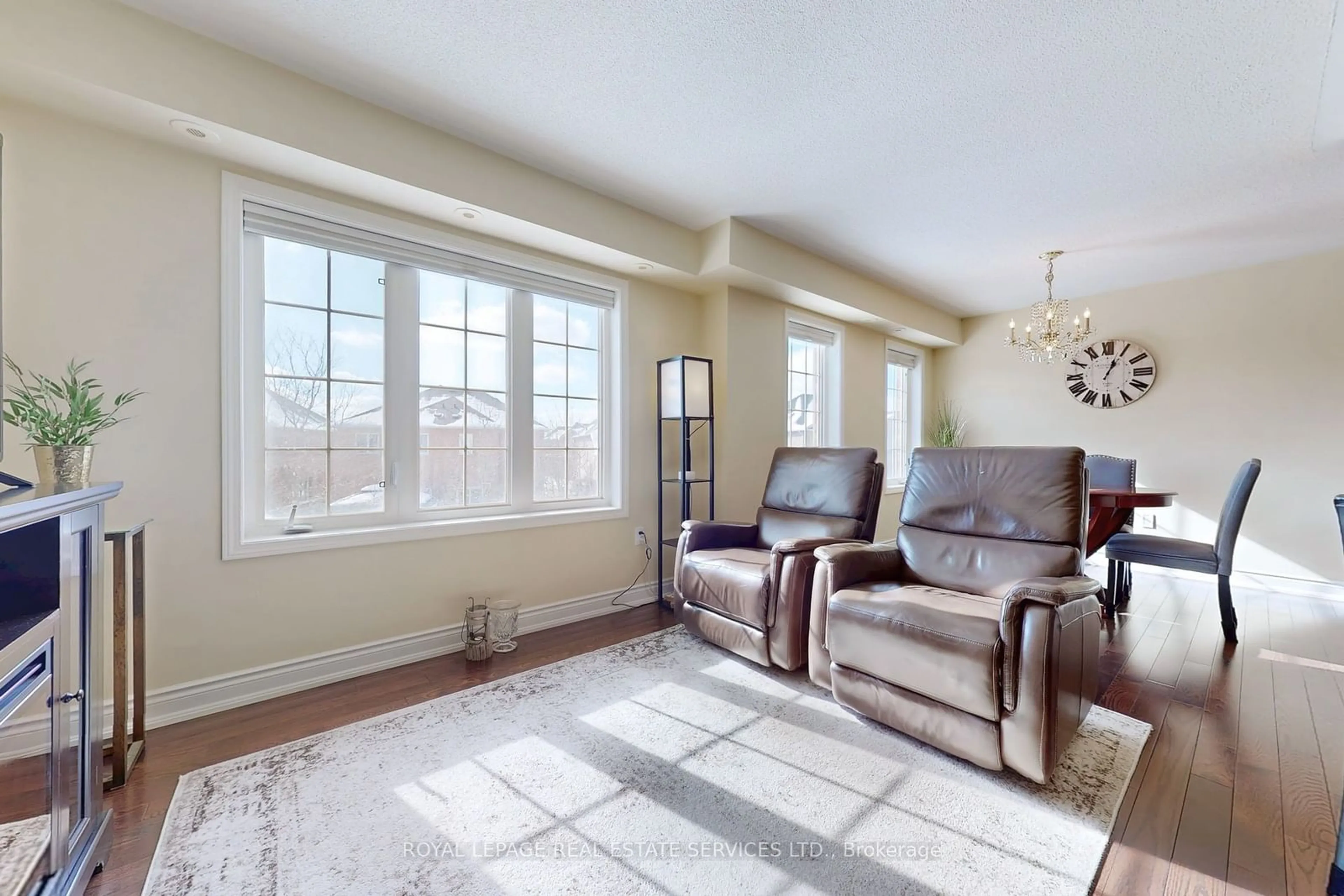 Living room with furniture, unknown for 2614 Dashwood Dr #13, Oakville Ontario L6M 0K5