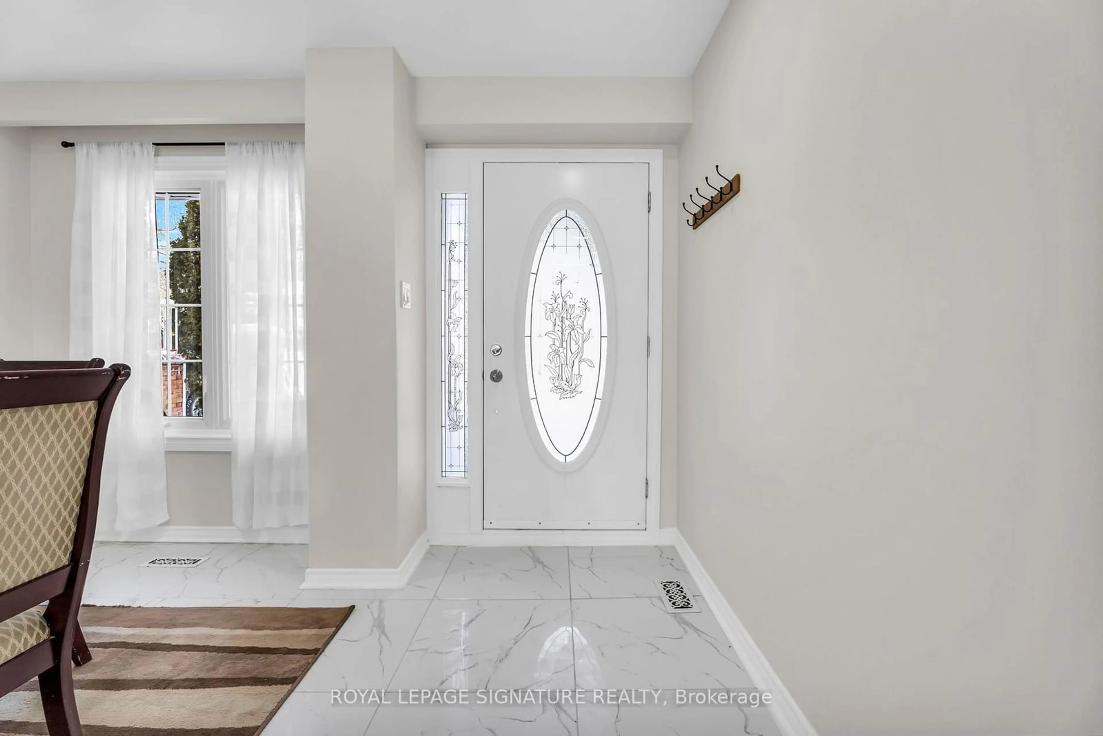 Indoor entryway for 21 Slater Circ, Brampton Ontario L6X 2S7