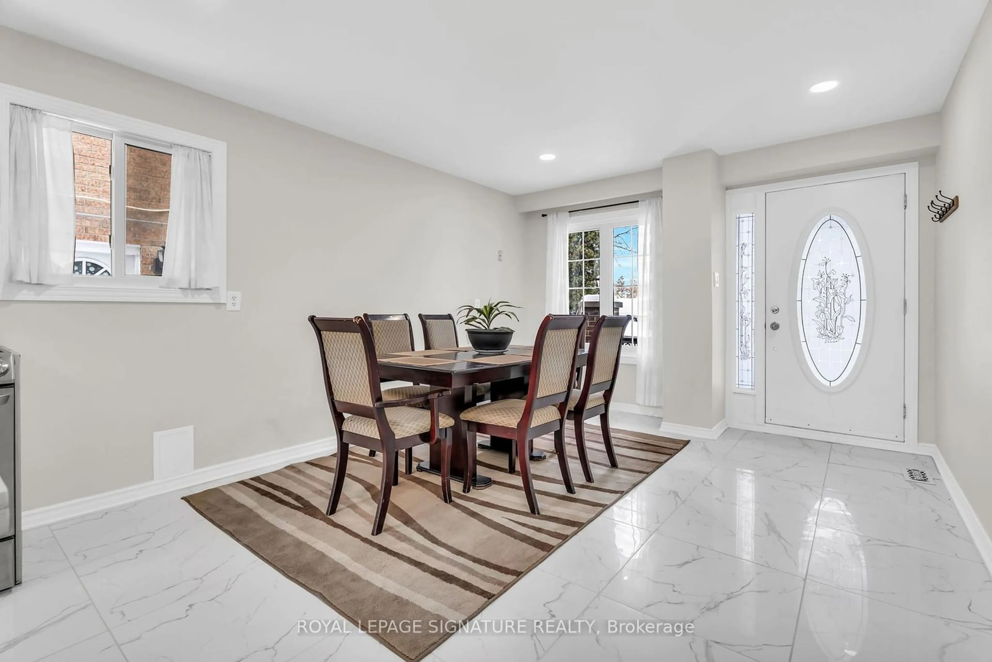 Dining room, ceramic/tile floor for 21 Slater Circ, Brampton Ontario L6X 2S7